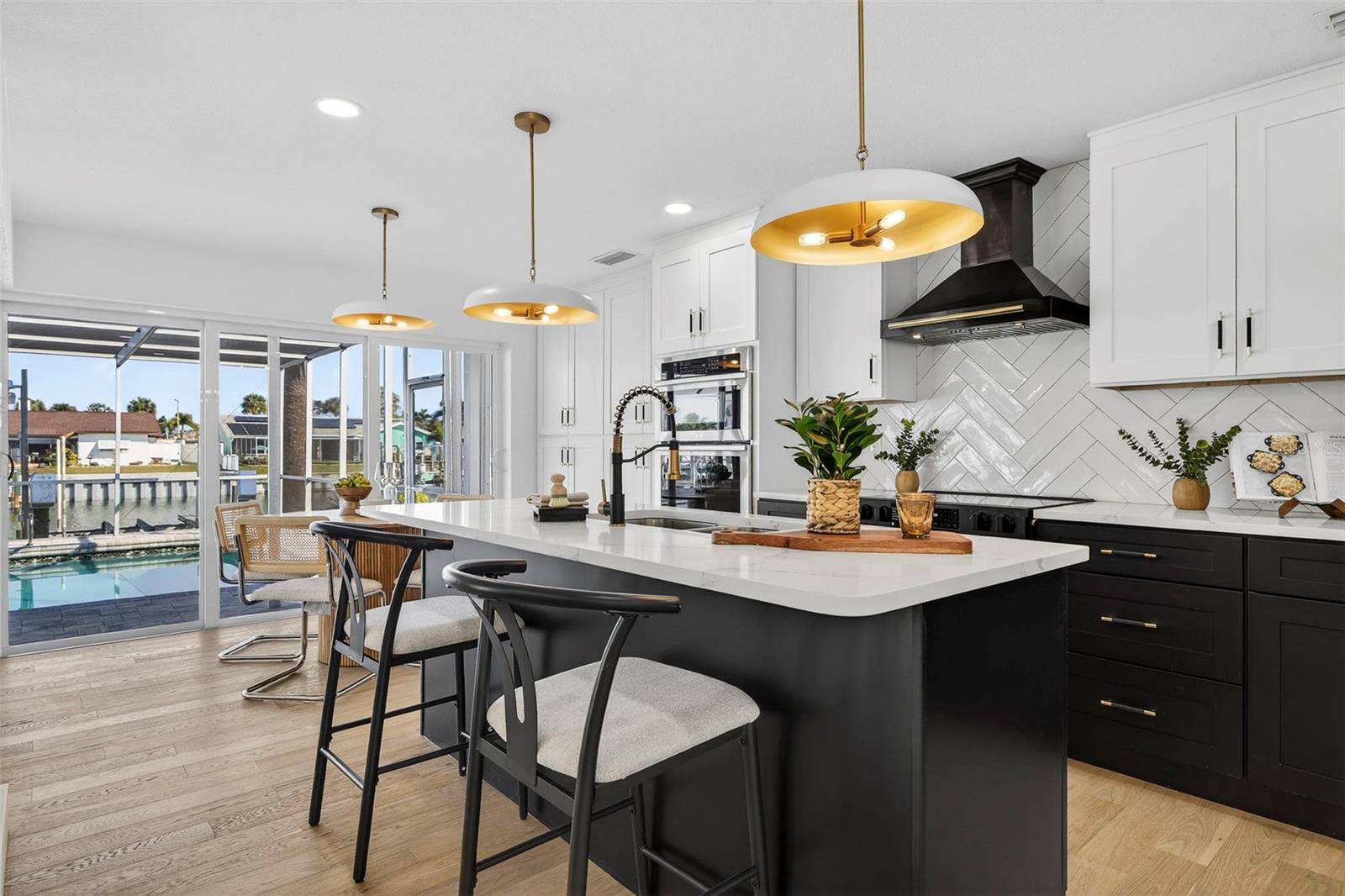 Listing photo id 14 for 4426 43rd Street S