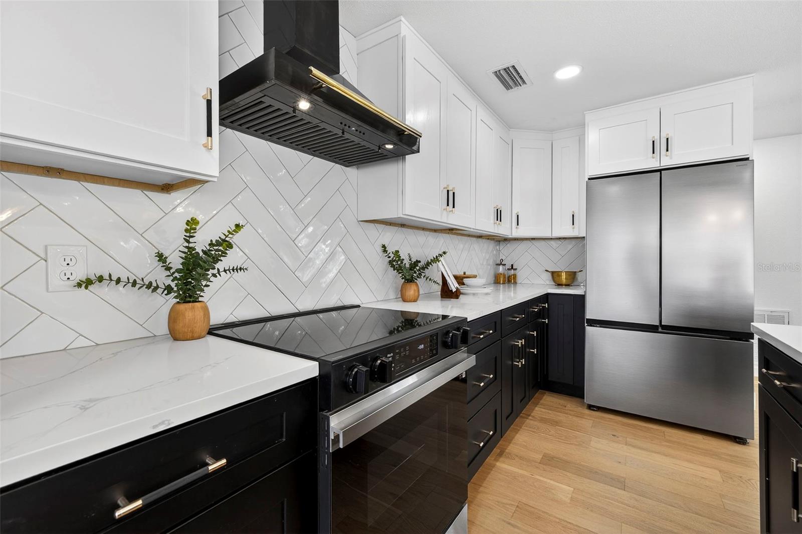 Listing photo id 17 for 4426 43rd Street S