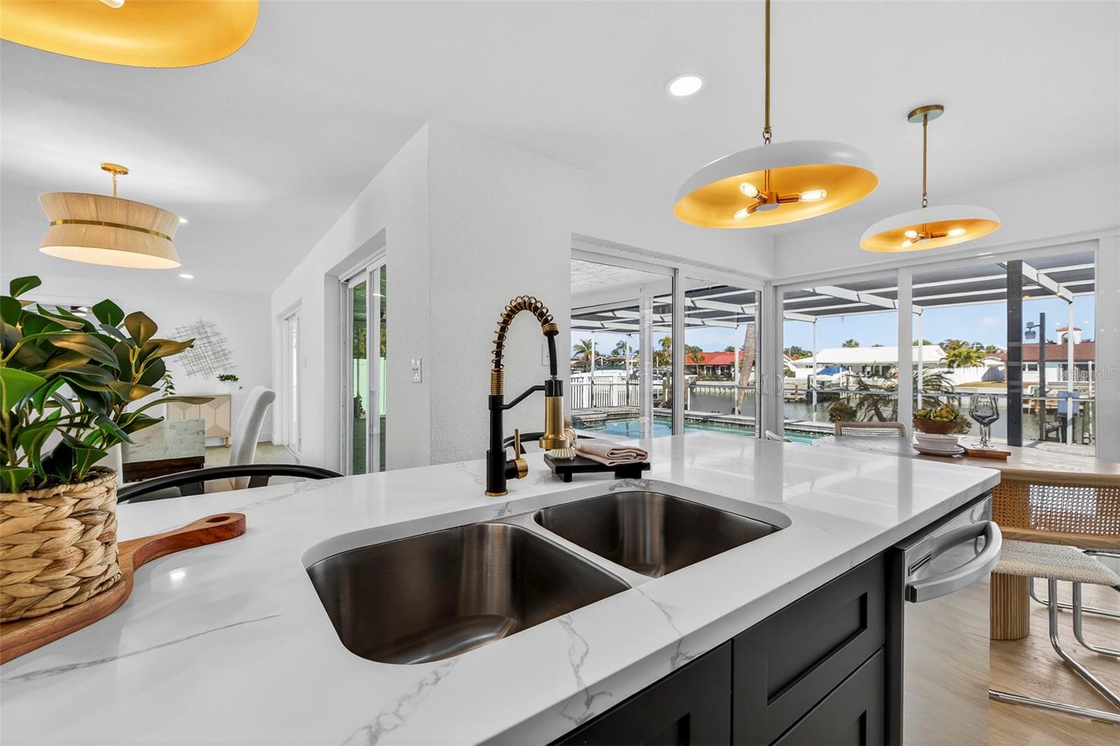 Listing photo id 21 for 4426 43rd Street S