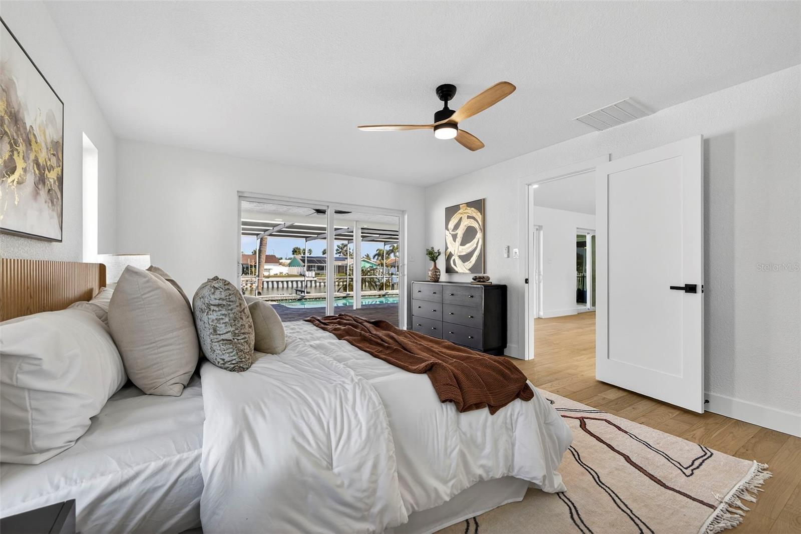 Listing photo id 27 for 4426 43rd Street S