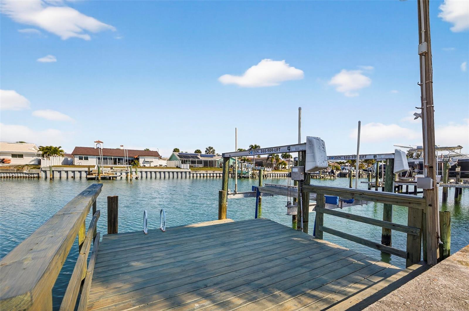 Listing photo id 1 for 4426 43rd Street S