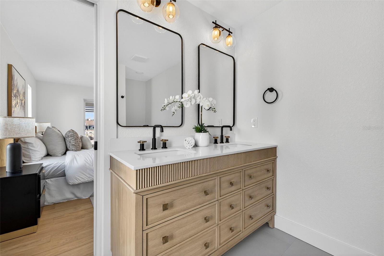 Listing photo id 29 for 4426 43rd Street S