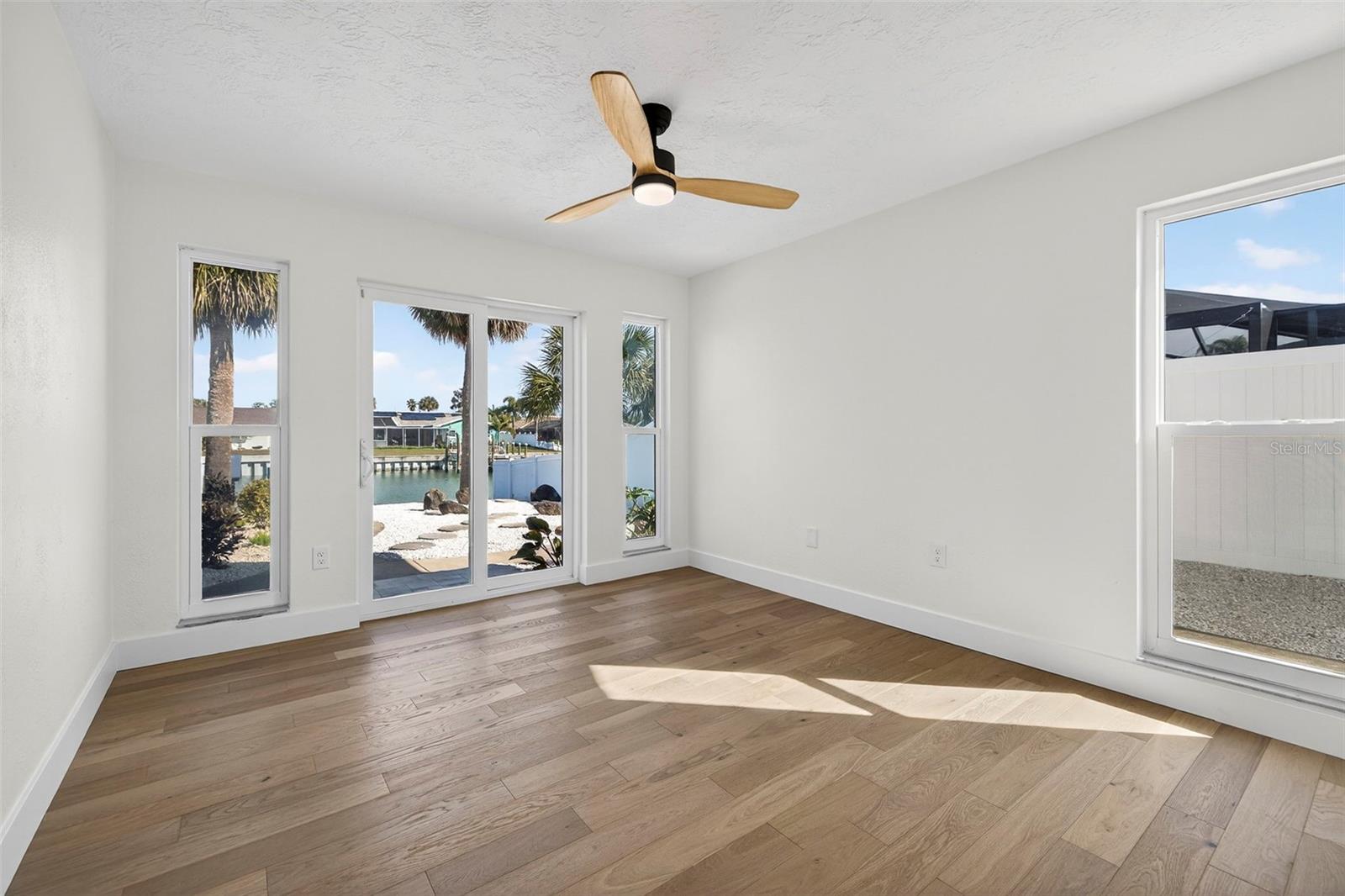 Listing photo id 35 for 4426 43rd Street S