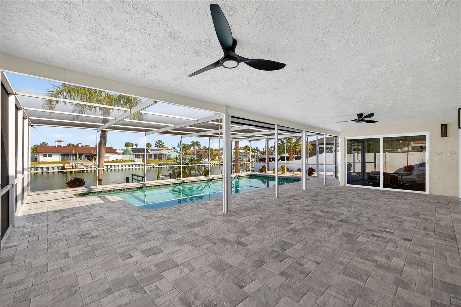 Listing photo id 36 for 4426 43rd Street S