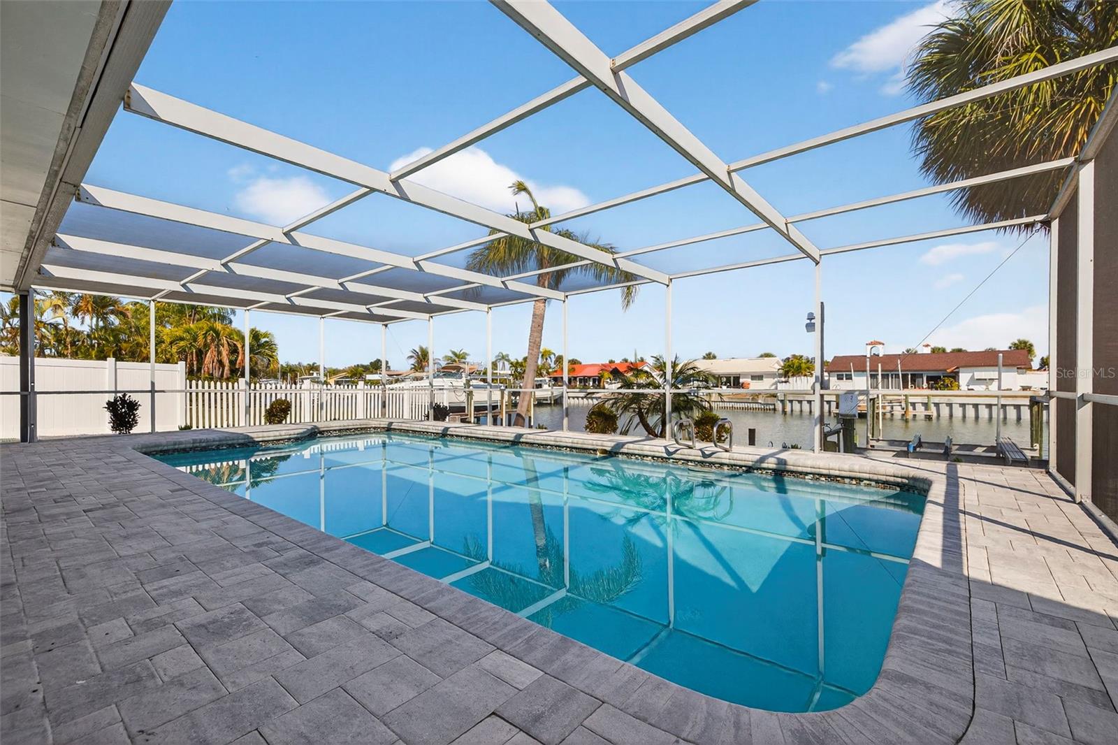 Listing photo id 39 for 4426 43rd Street S