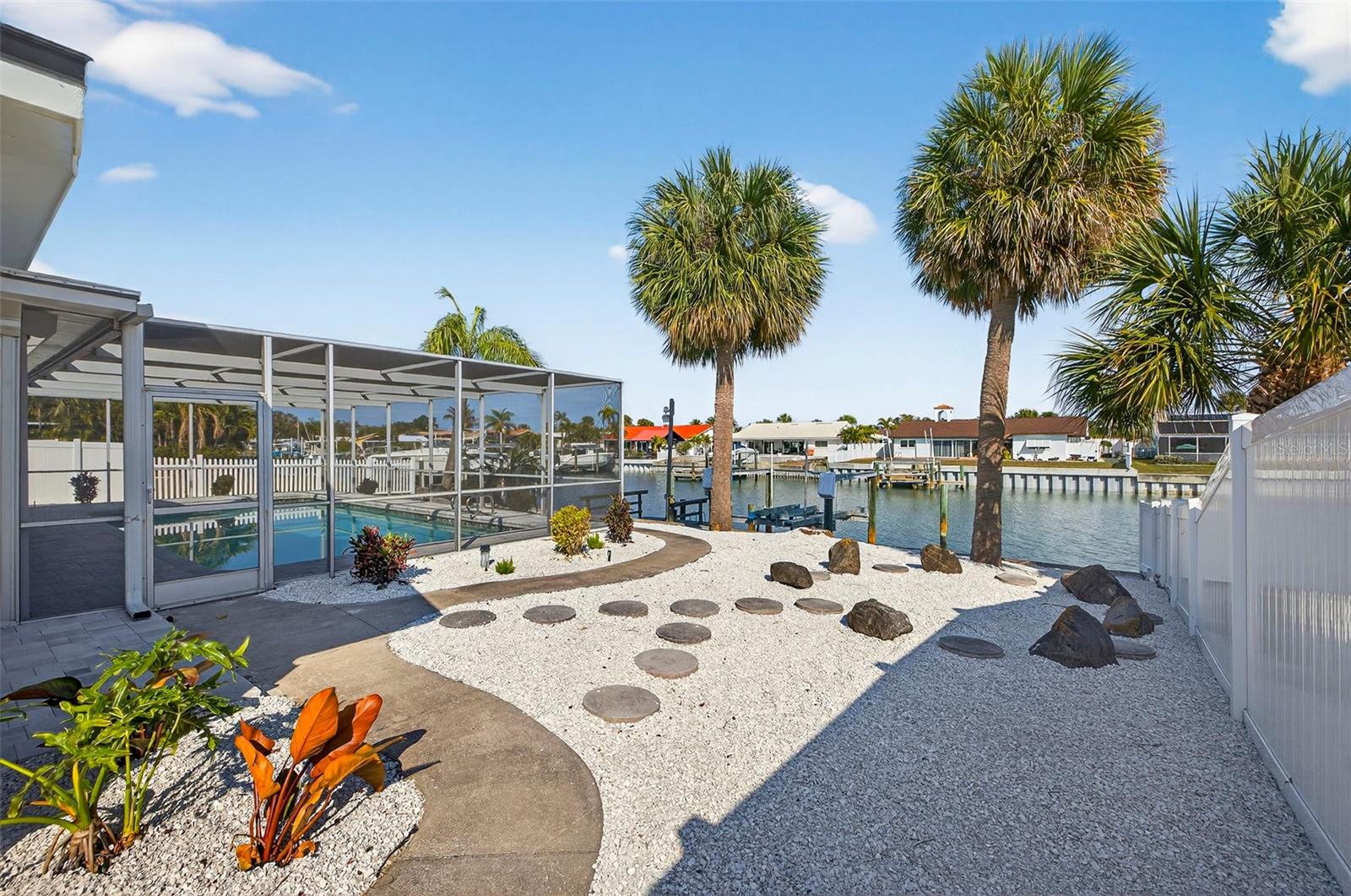 Listing photo id 40 for 4426 43rd Street S