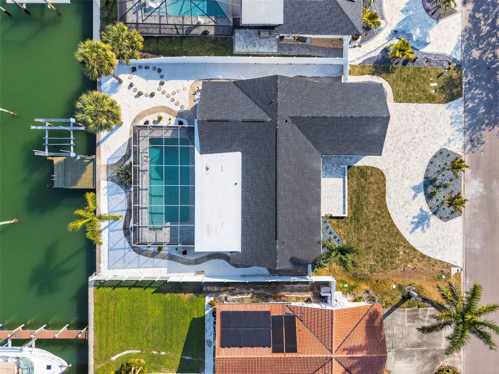 Listing photo id 3 for 4426 43rd Street S