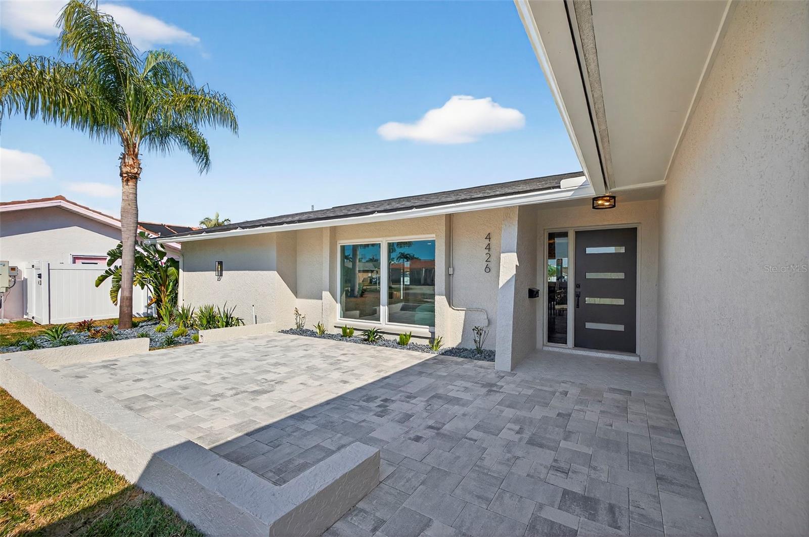 Listing photo id 5 for 4426 43rd Street S