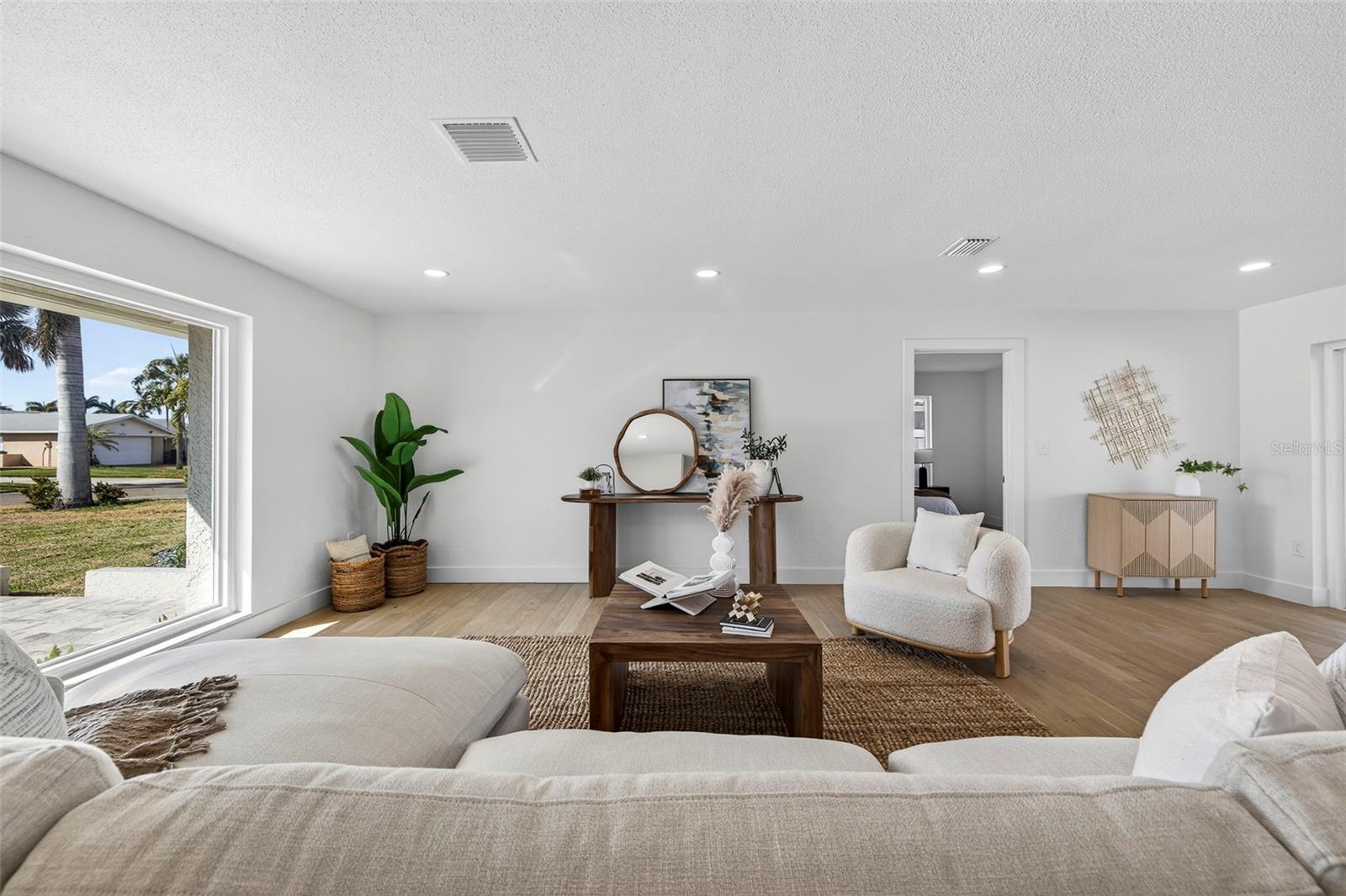 Listing photo id 7 for 4426 43rd Street S