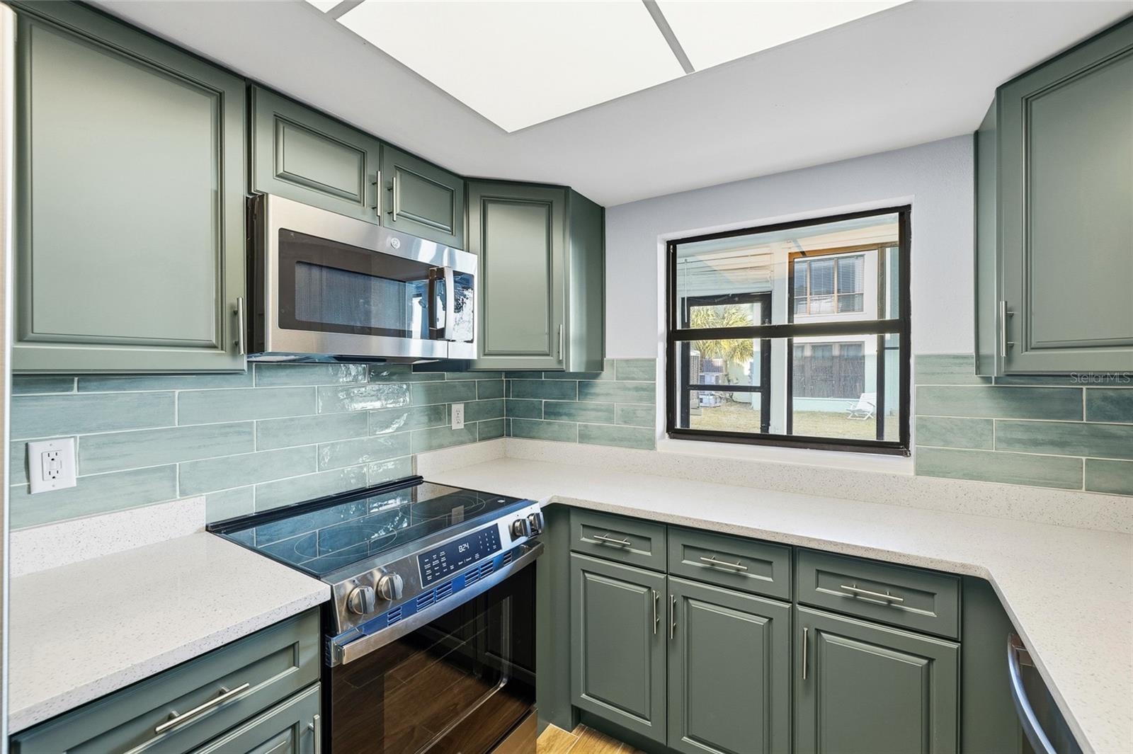 Listing photo id 9 for 1 Windrush Boulevard 21