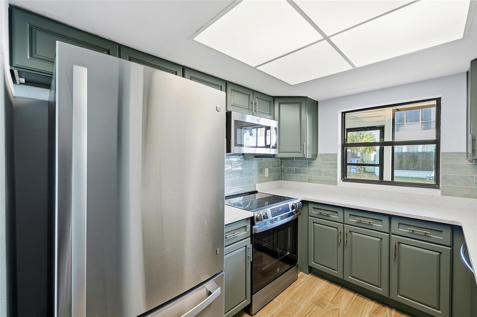 Listing photo id 12 for 1 Windrush Boulevard 21