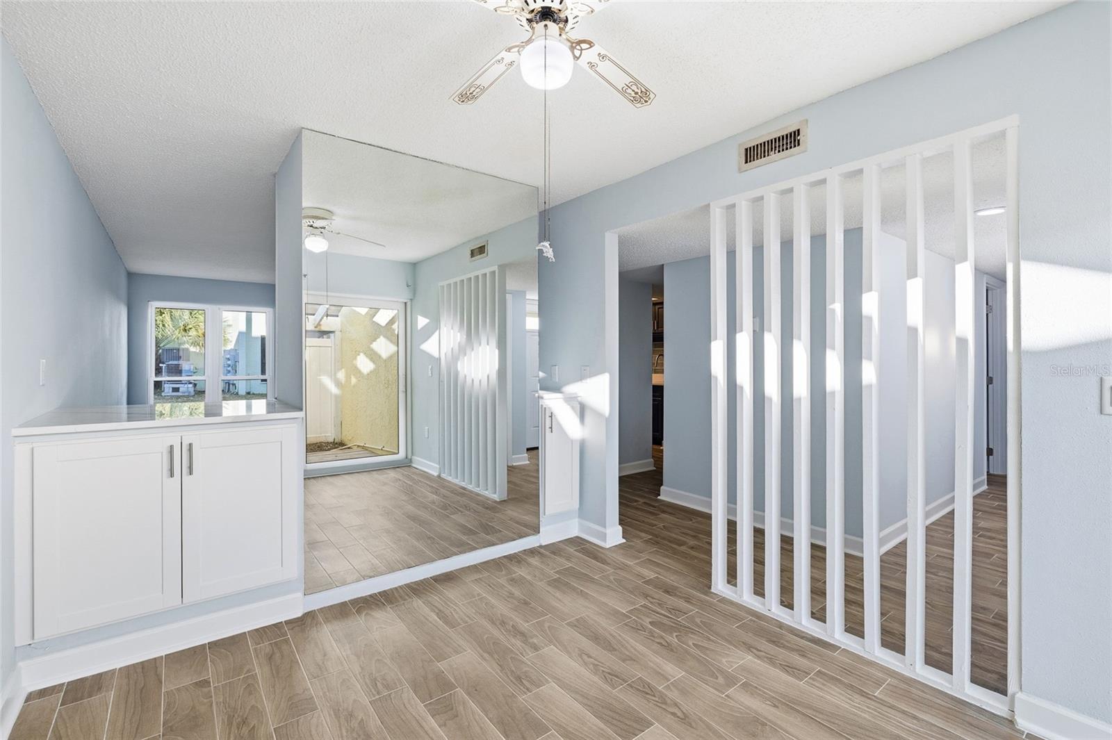 Listing photo id 14 for 1 Windrush Boulevard 21