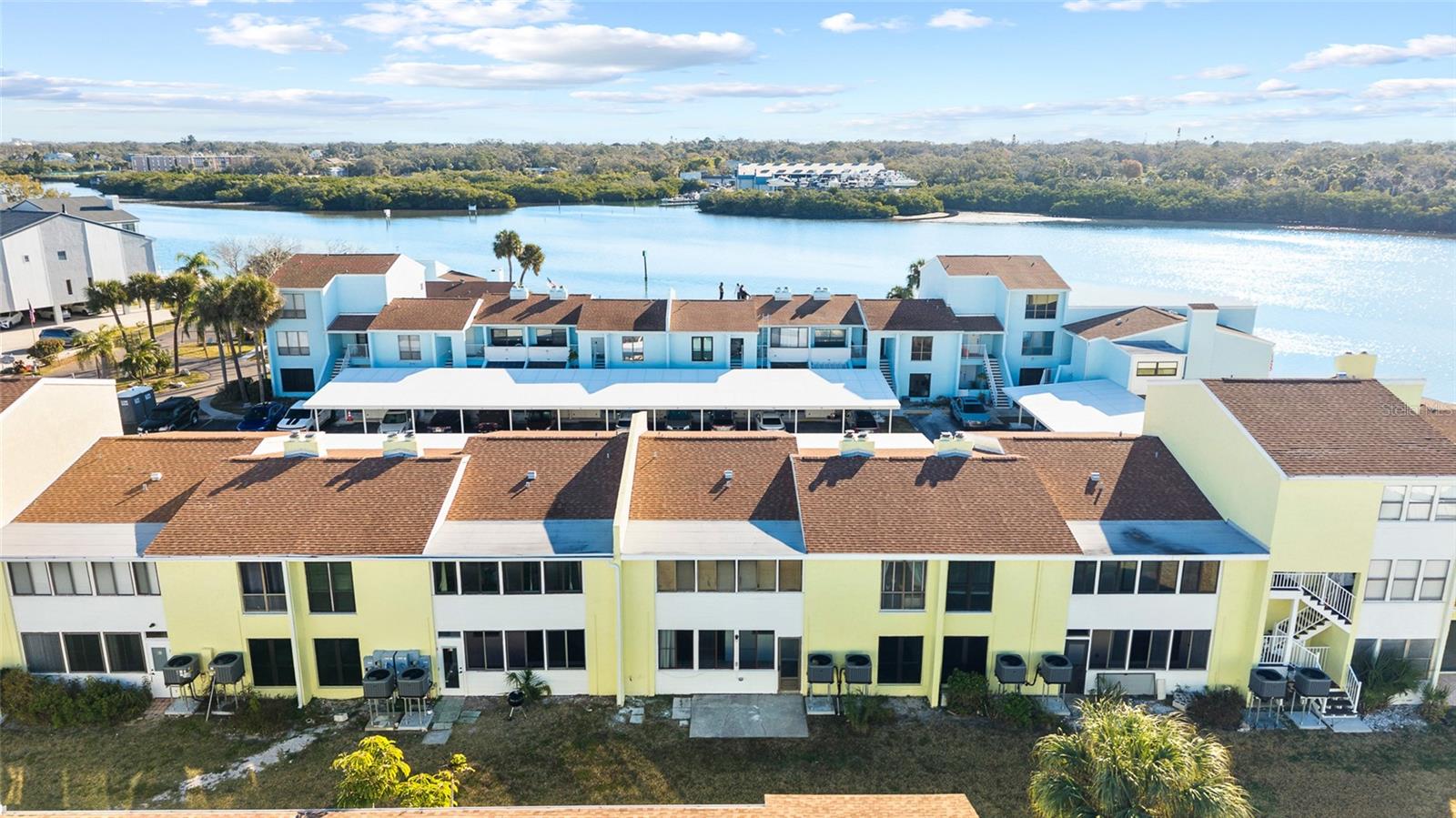 Listing photo id 0 for 1 Windrush Boulevard 21