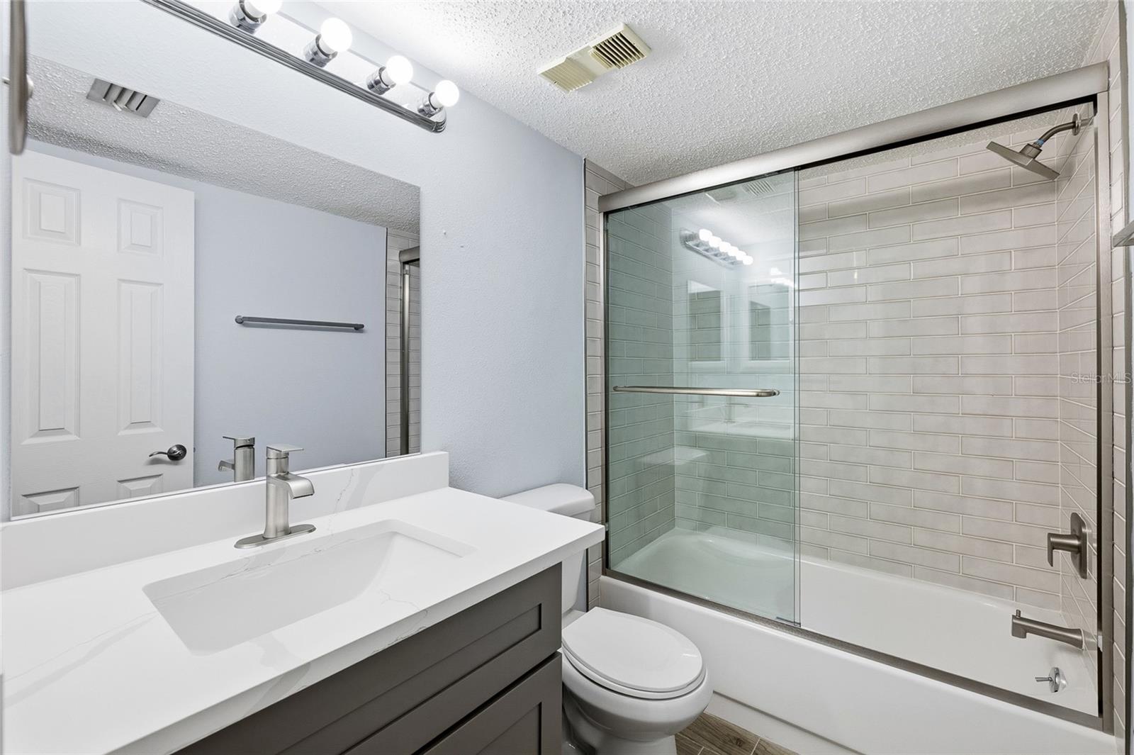 Listing photo id 25 for 1 Windrush Boulevard 21