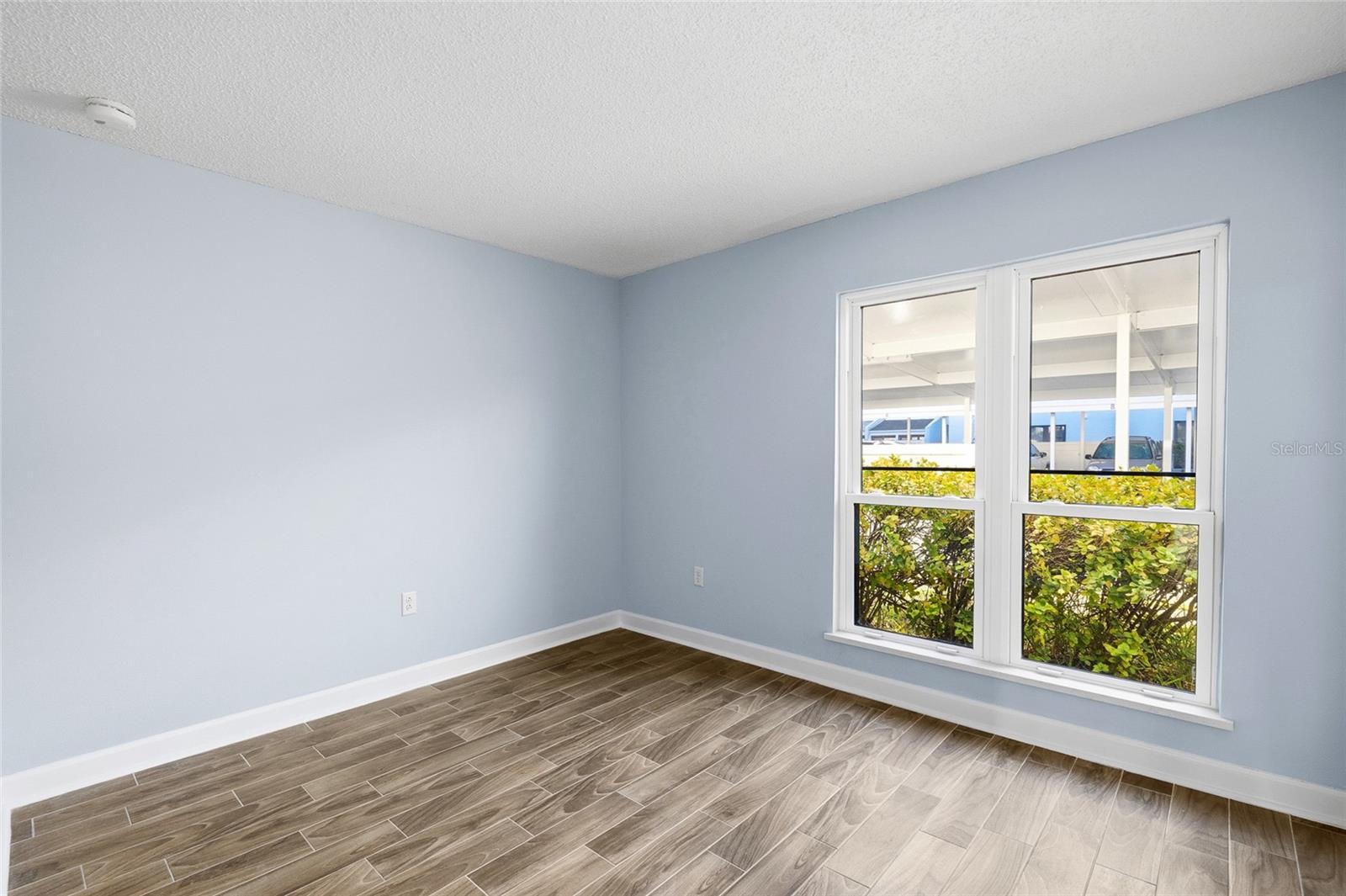 Listing photo id 26 for 1 Windrush Boulevard 21
