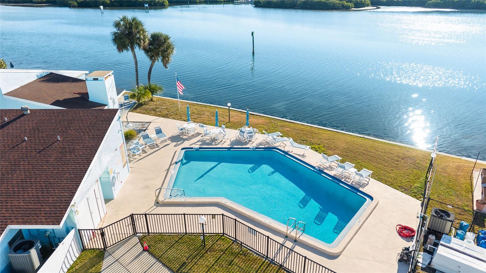 Listing photo id 1 for 1 Windrush Boulevard 21