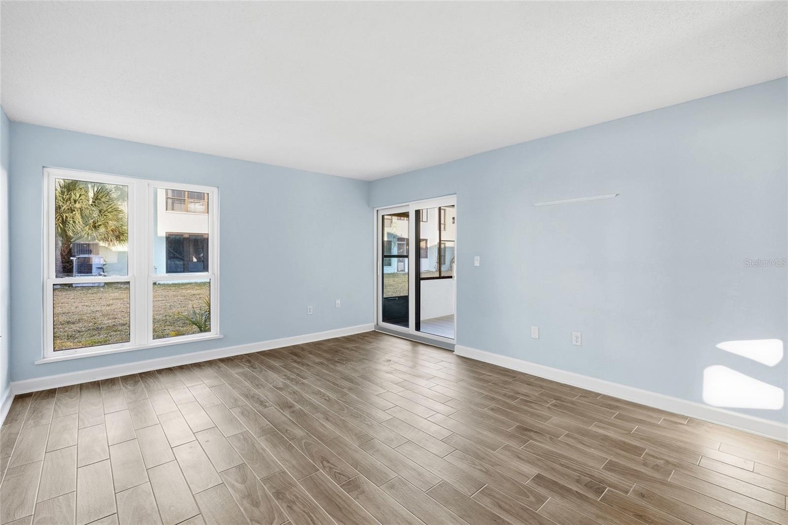 Listing photo id 28 for 1 Windrush Boulevard 21