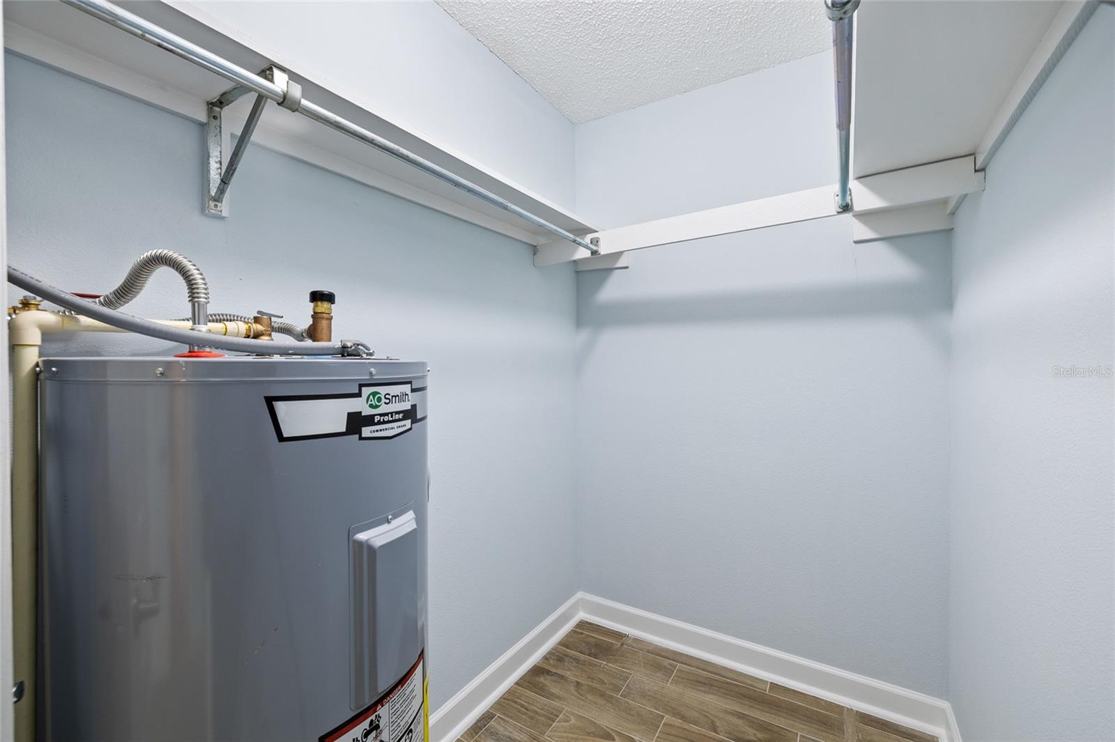 Listing photo id 38 for 1 Windrush Boulevard 21