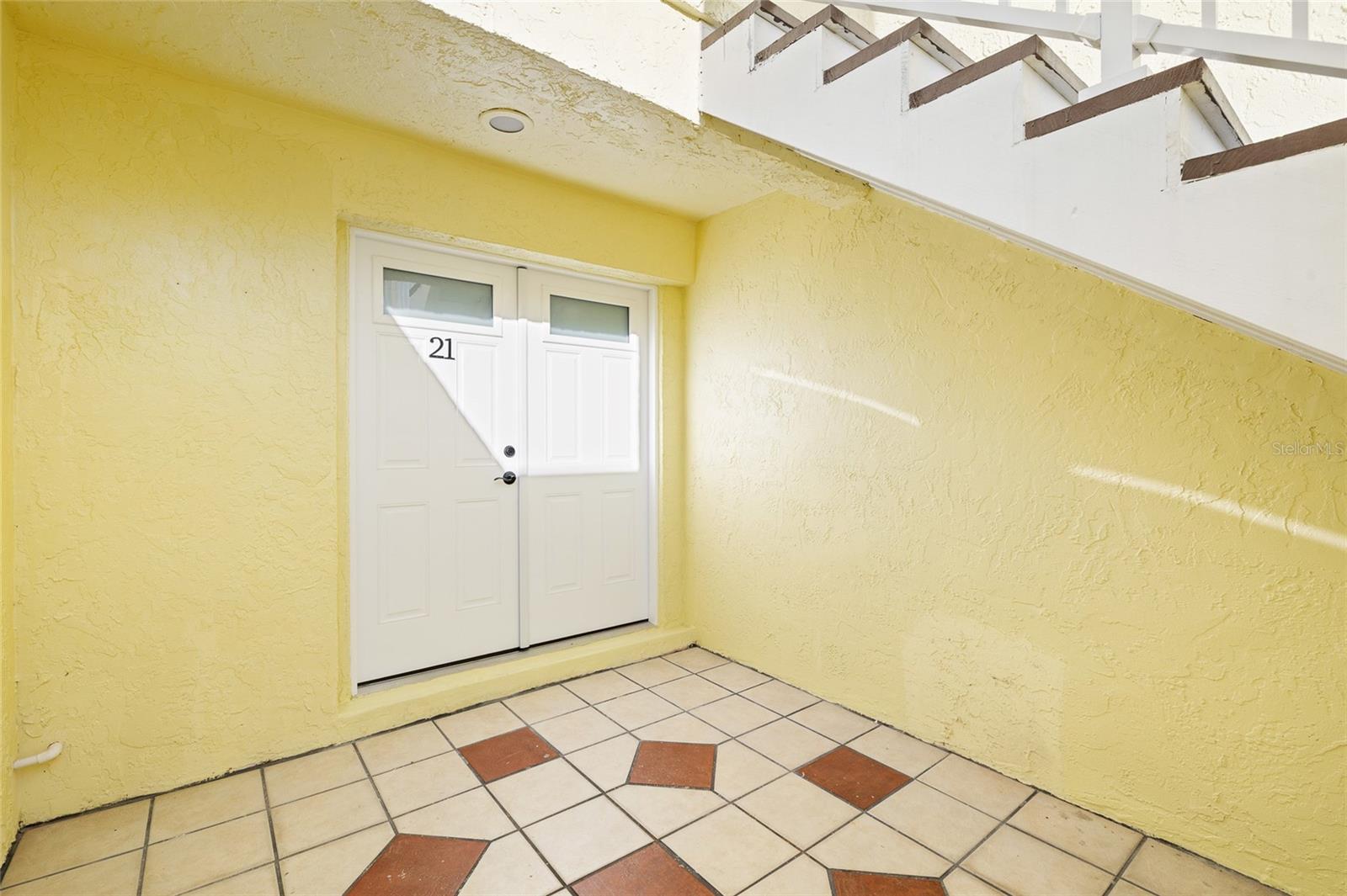 Listing photo id 3 for 1 Windrush Boulevard 21