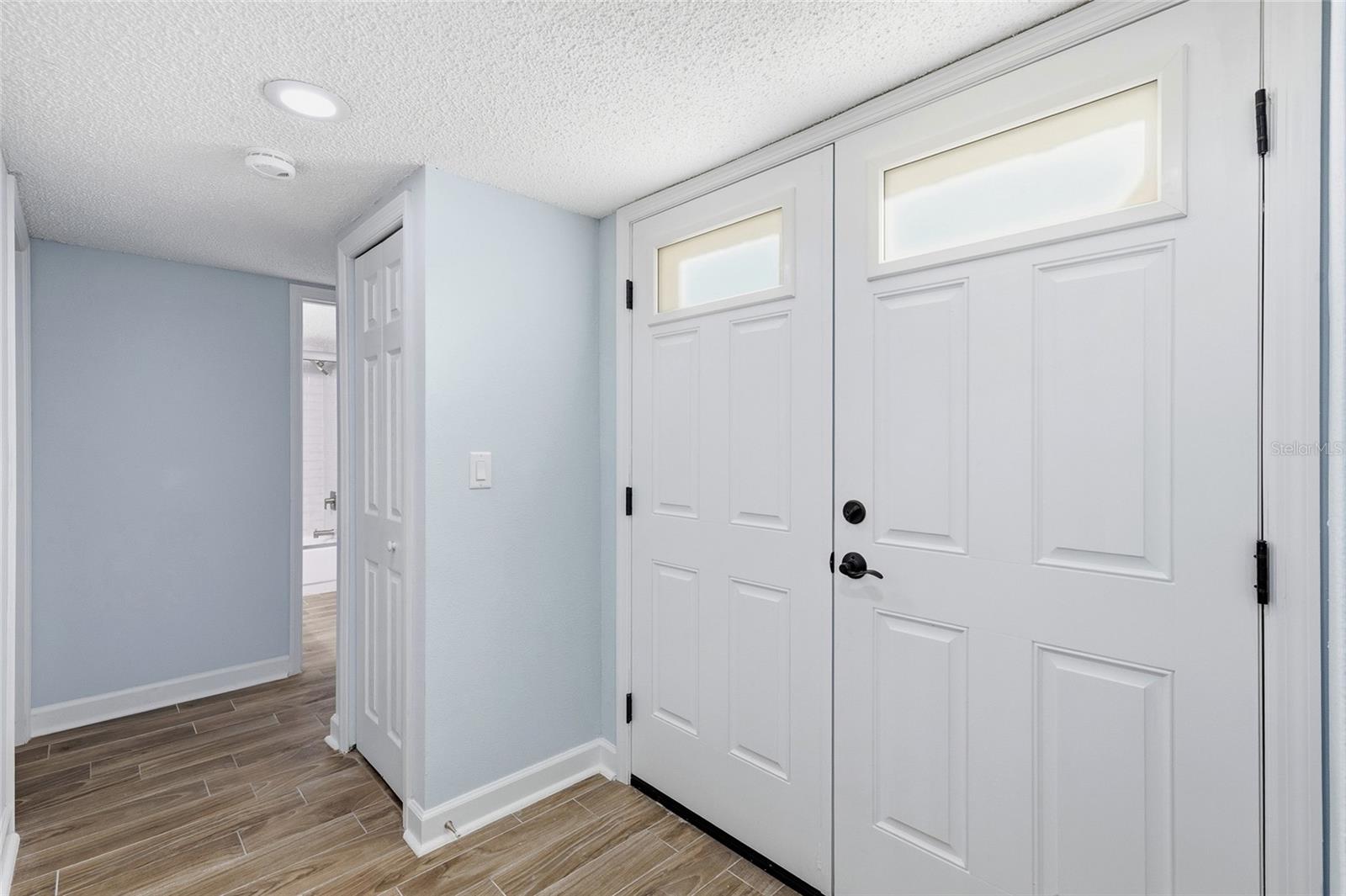 Listing photo id 4 for 1 Windrush Boulevard 21