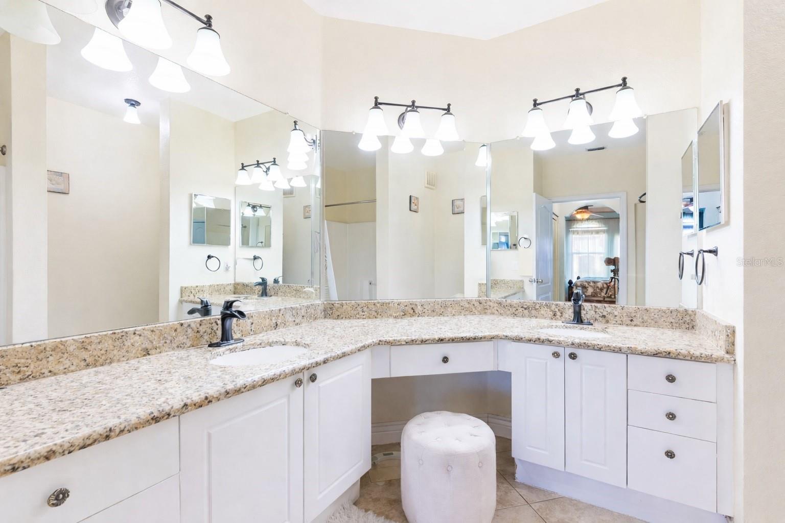 Listing photo id 19 for 2724 Via Murano  639