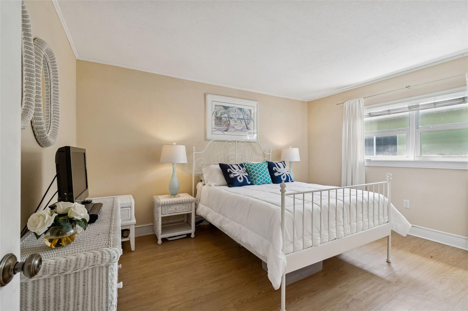 Listing photo id 10 for 245 104th Avenue 7