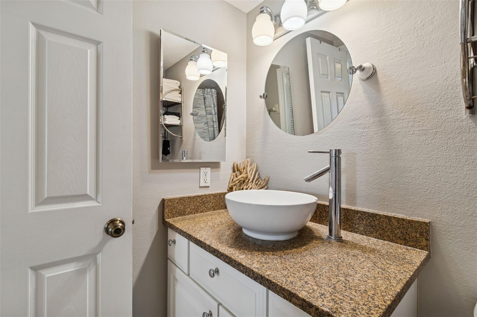 Listing photo id 13 for 245 104th Avenue 7