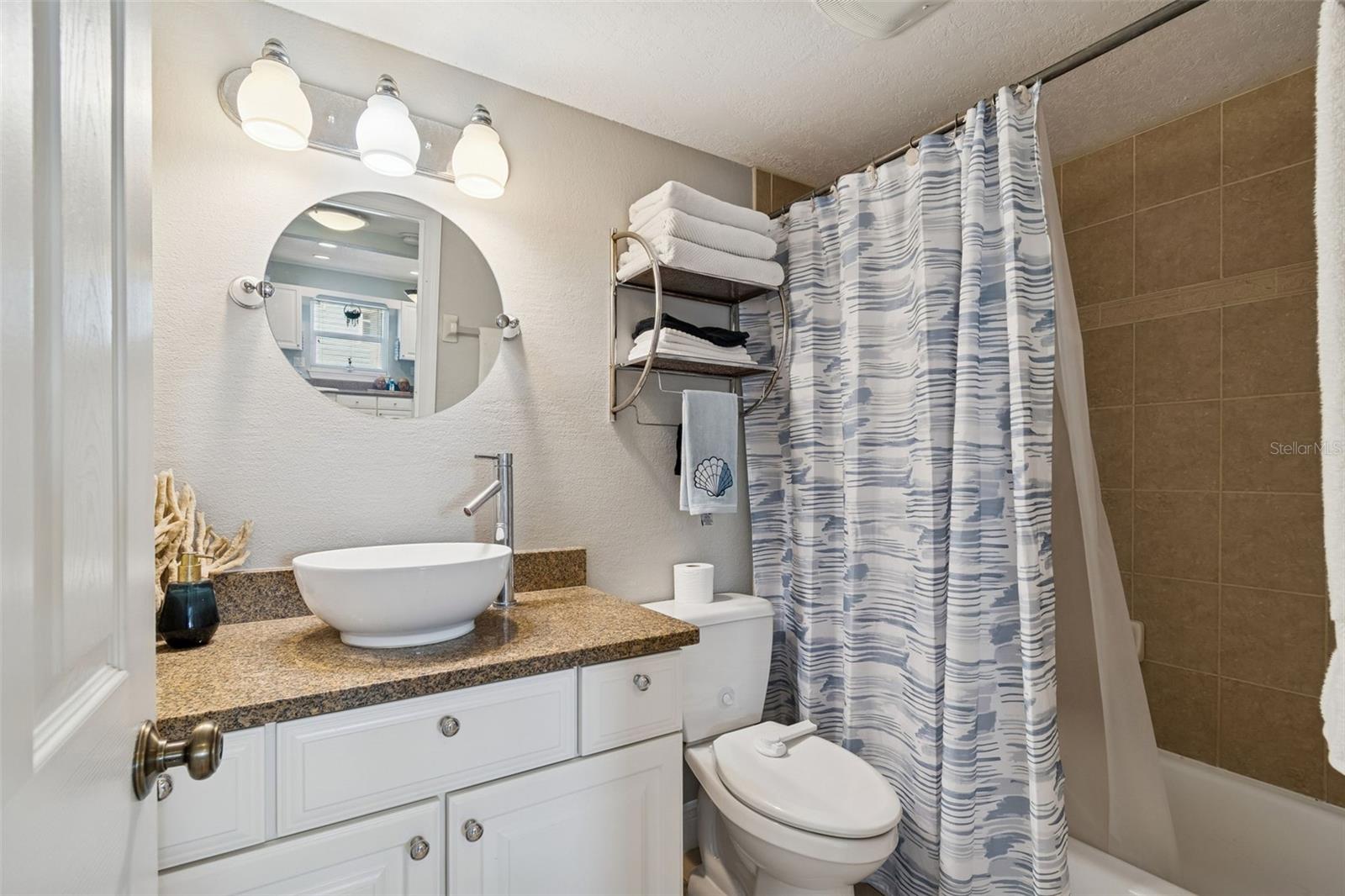 Listing photo id 14 for 245 104th Avenue 7