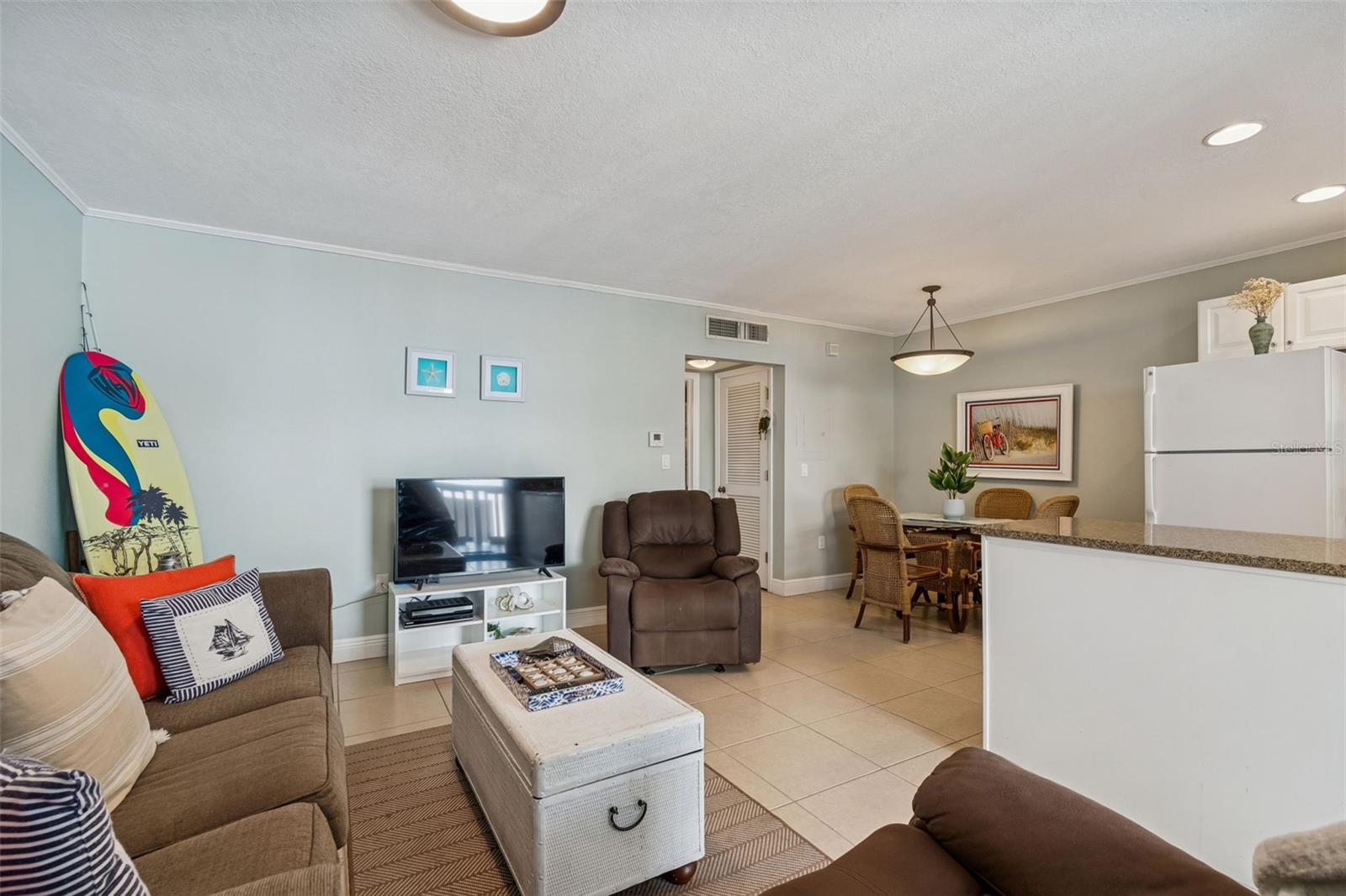 Listing photo id 5 for 245 104th Avenue 7