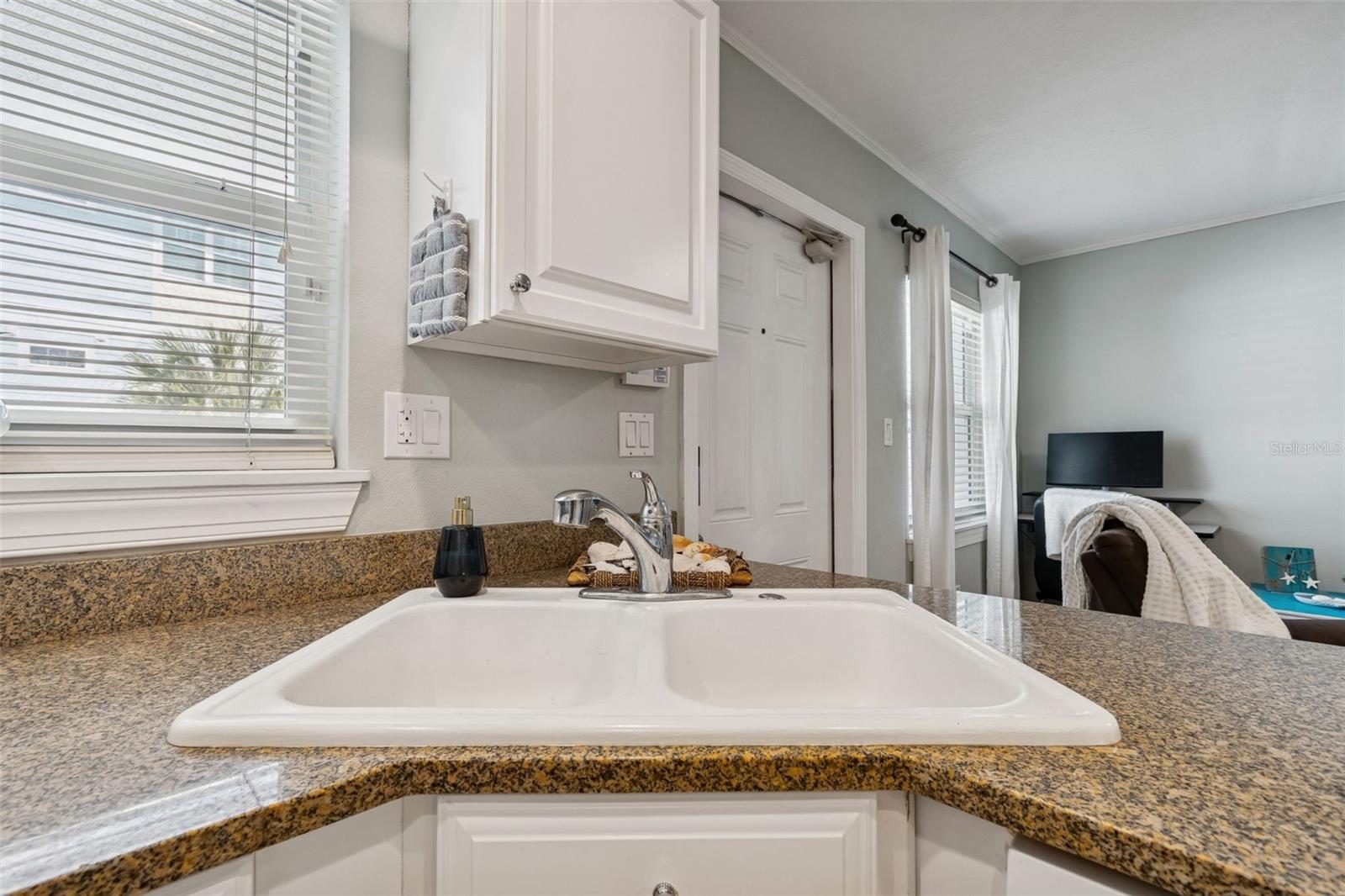 Listing photo id 7 for 245 104th Avenue 7