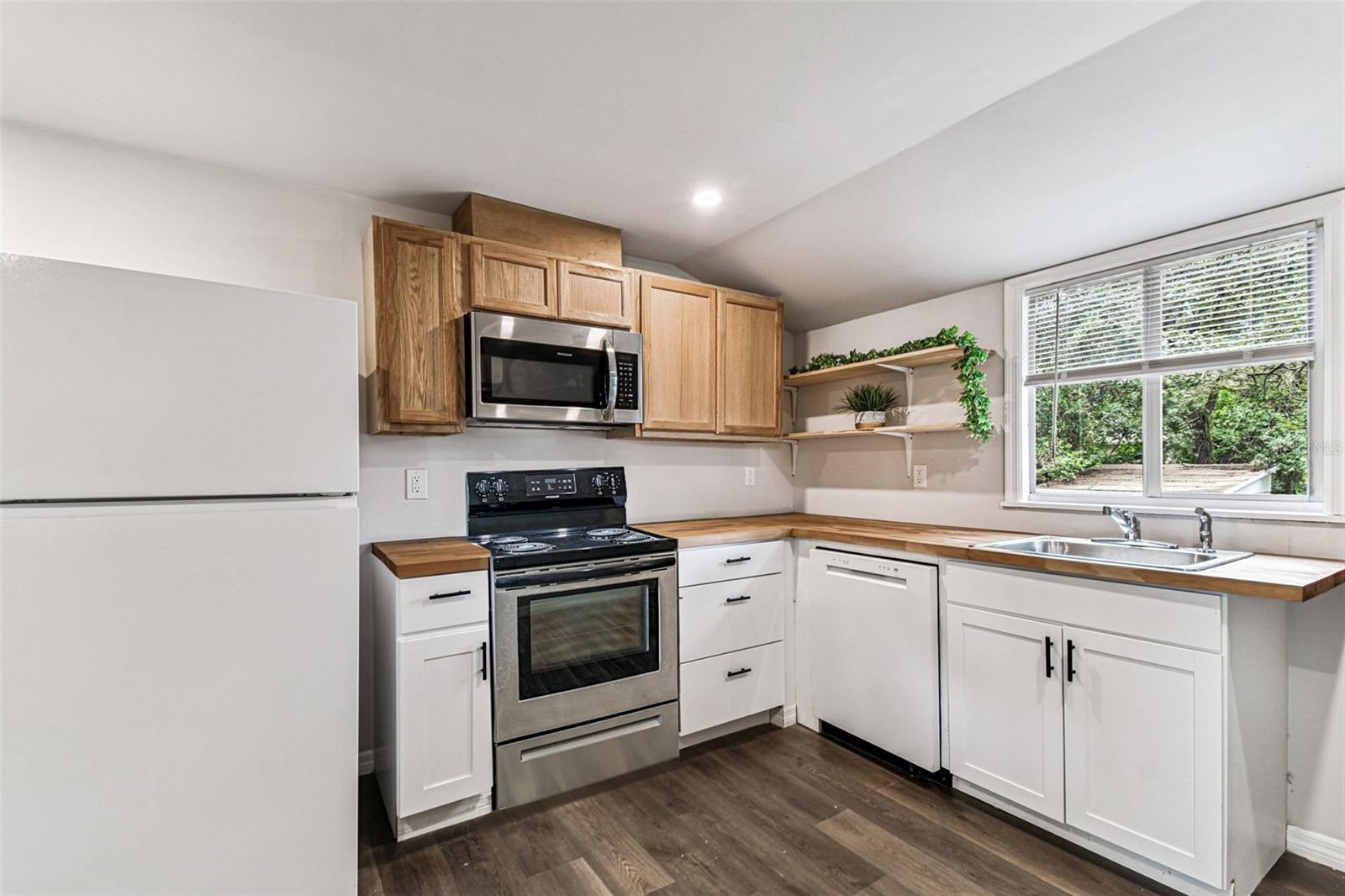 Image 19 of 47 For 1006 26th Avenue