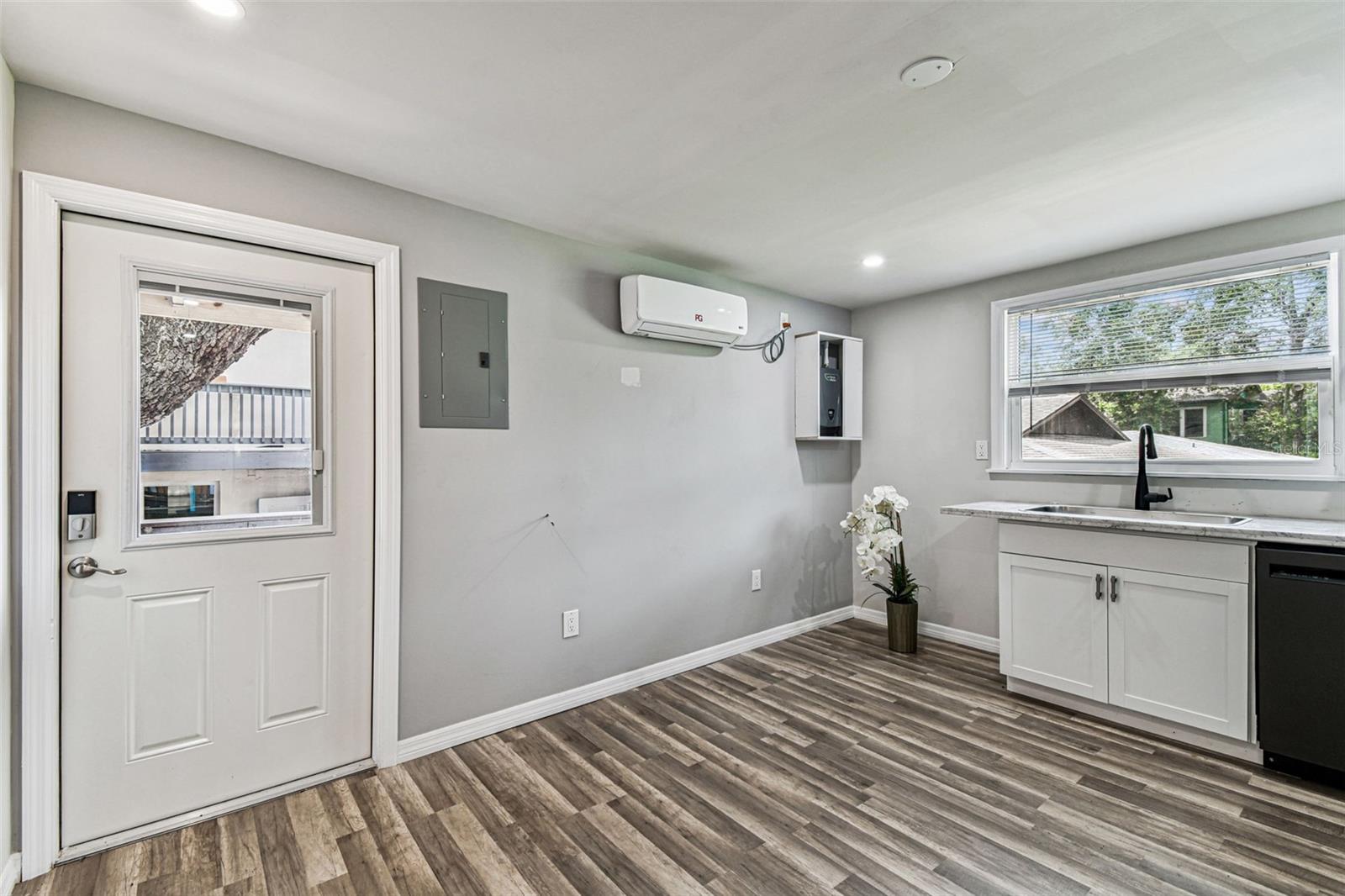 Image 2 of 47 For 1006 26th Avenue