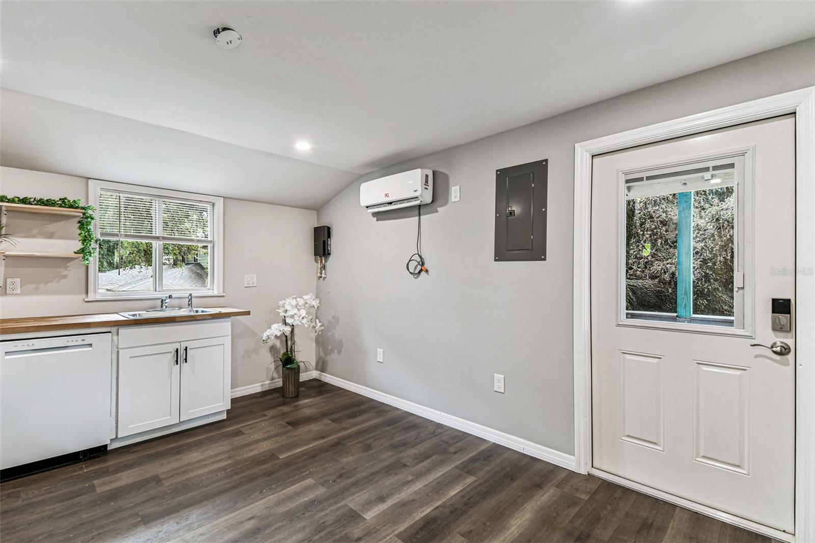 Image 20 of 47 For 1006 26th Avenue