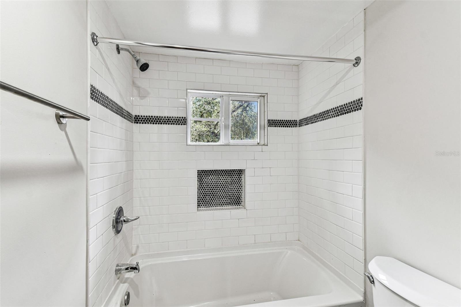 Image 27 of 47 For 1006 26th Avenue