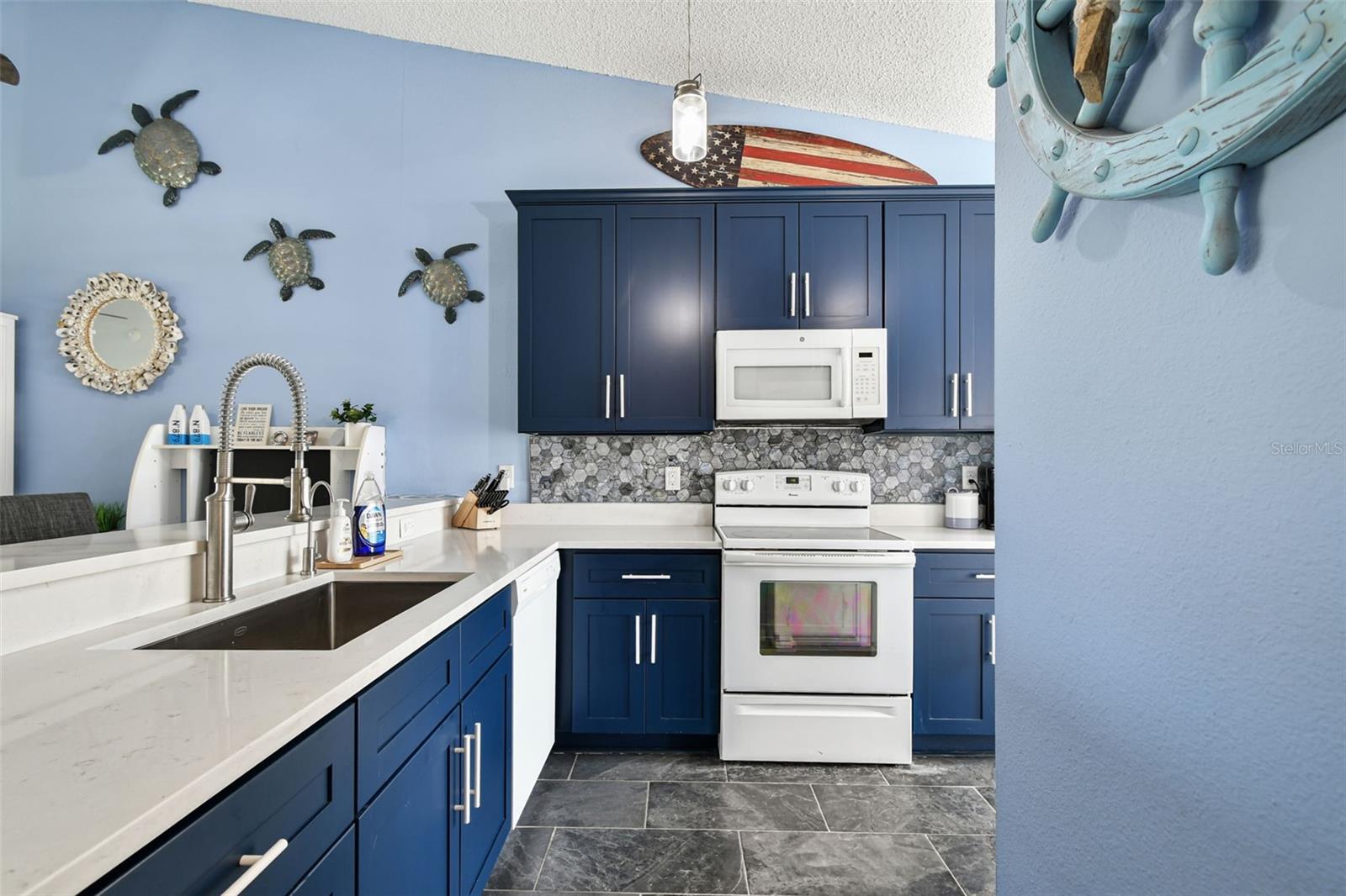 Image 10 of 47 For 4210 Caddie Drive E 202