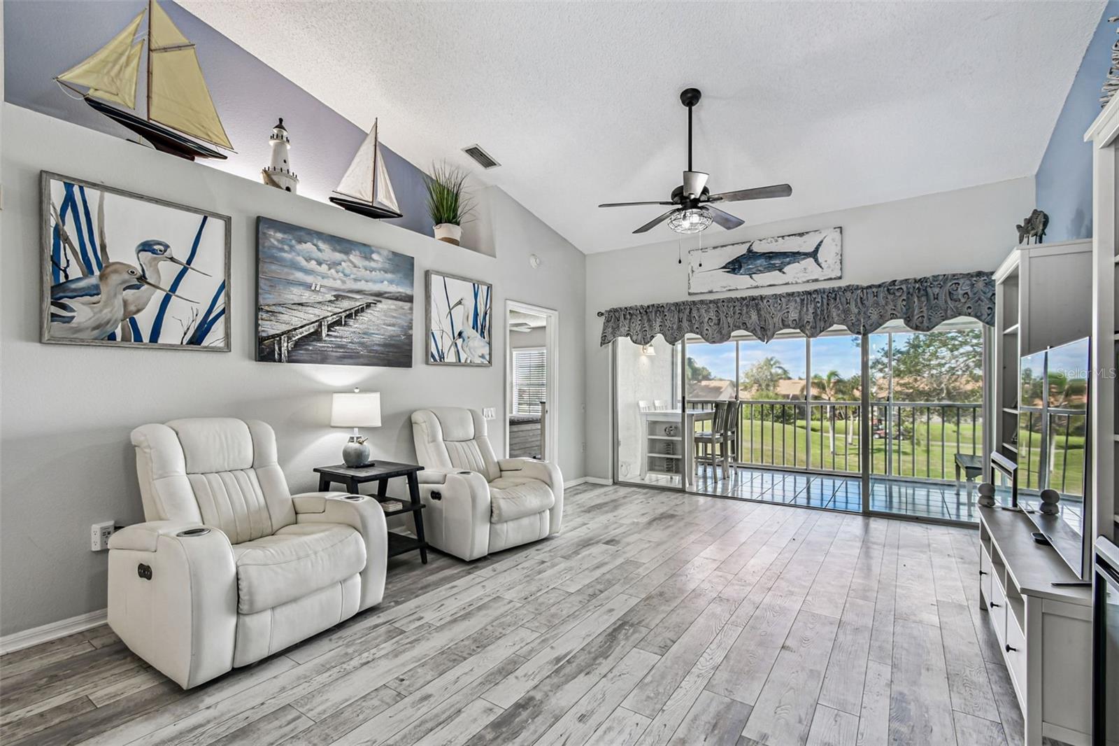 Image 19 of 47 For 4210 Caddie Drive E 202