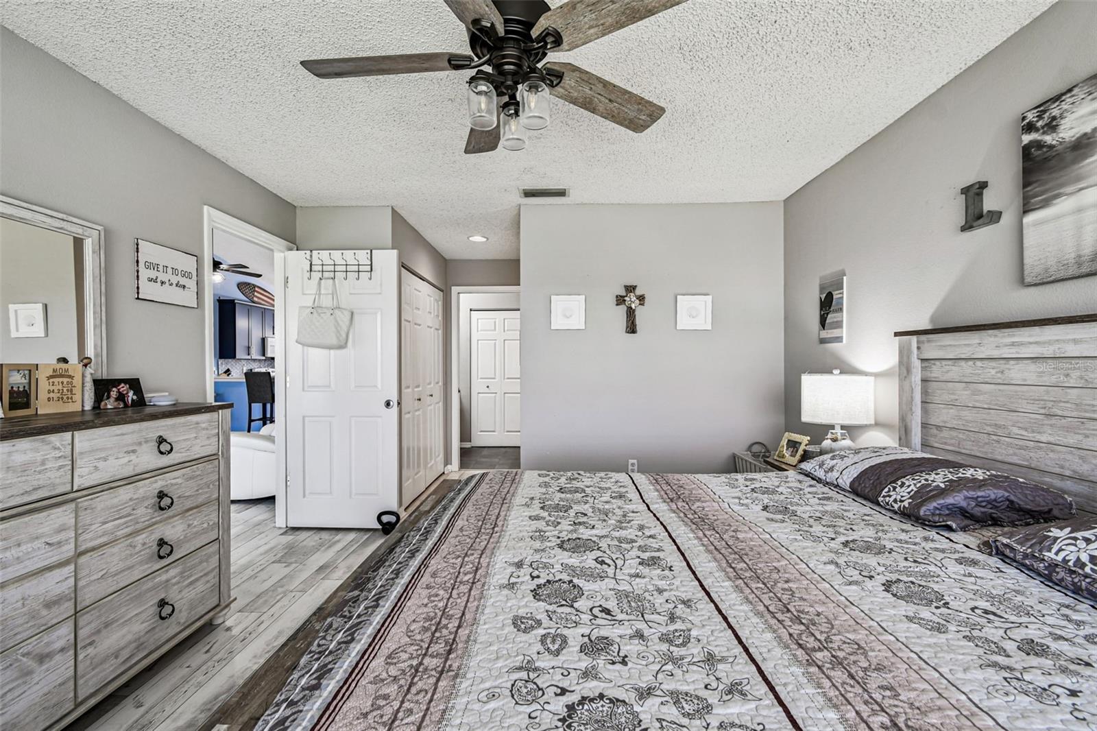 Image 23 of 47 For 4210 Caddie Drive E 202