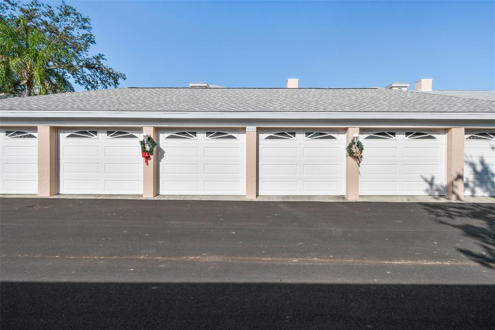 Image 36 of 47 For 4210 Caddie Drive E 202