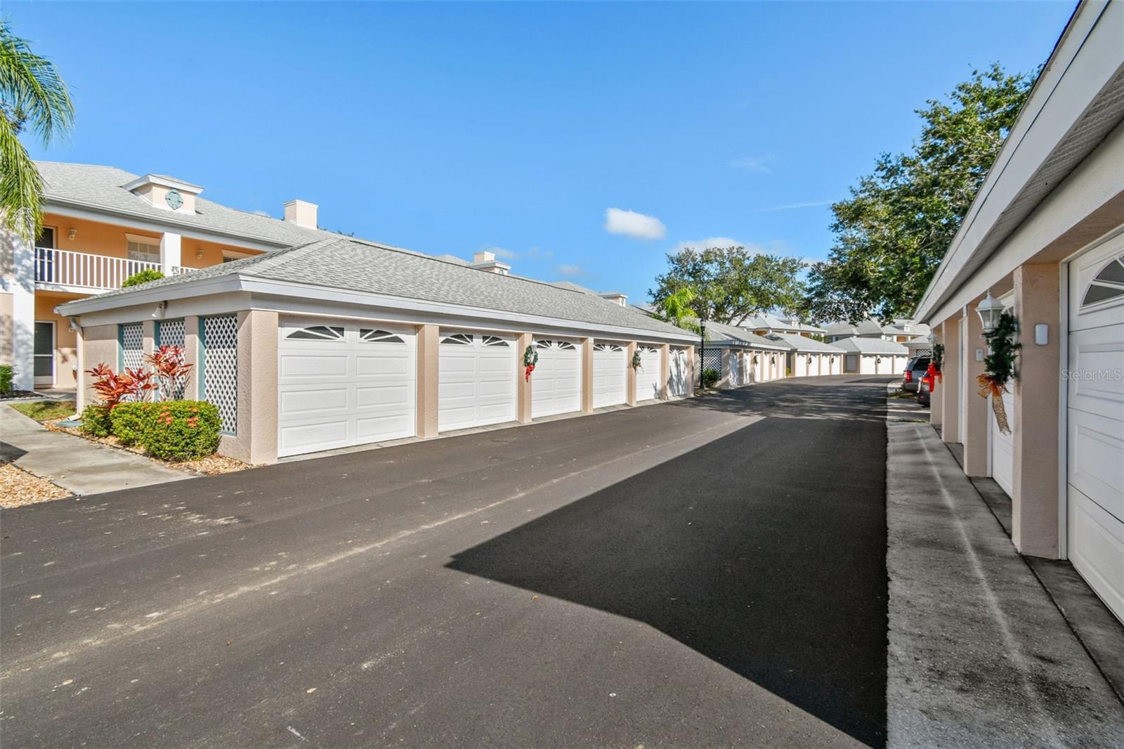 Image 38 of 47 For 4210 Caddie Drive E 202