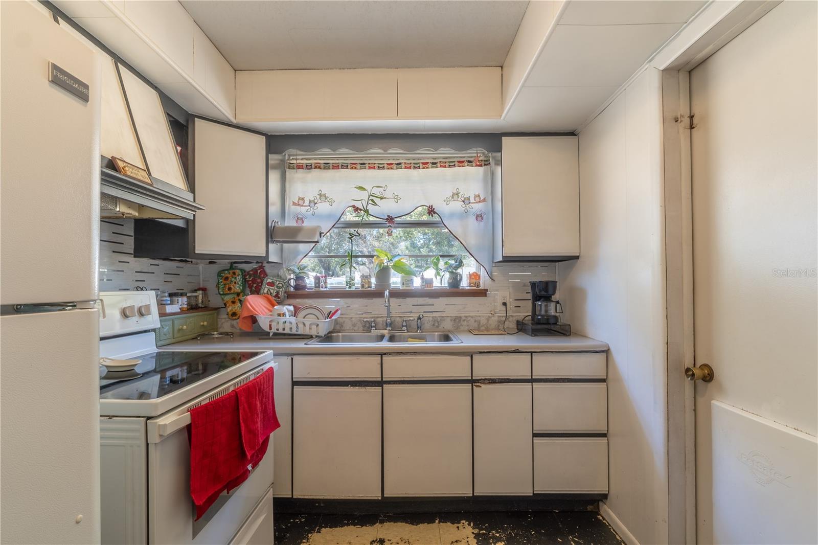 Image 10 of 27 For 733 Hennessee Street