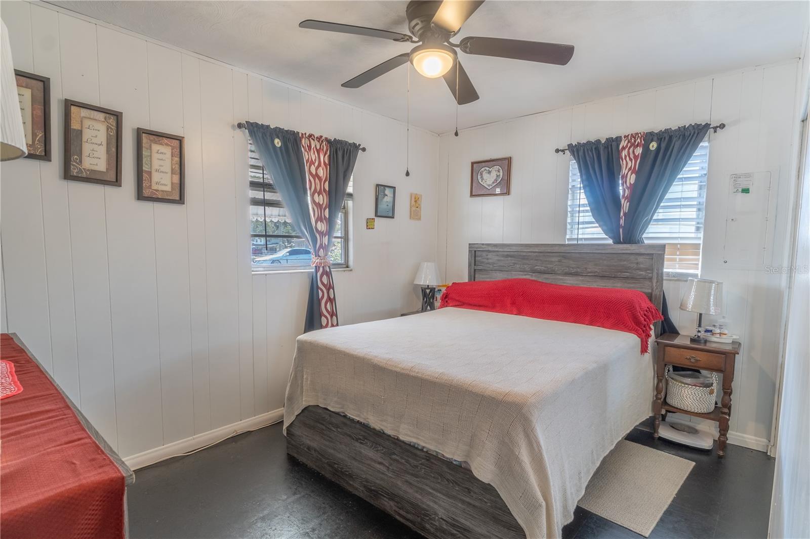 Image 13 of 27 For 733 Hennessee Street