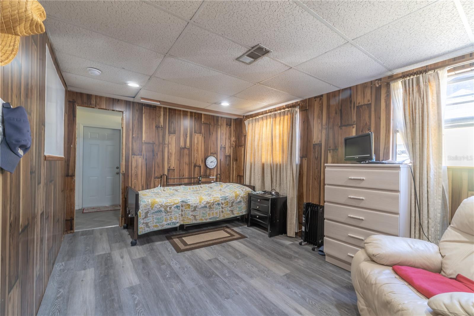 Image 16 of 27 For 733 Hennessee Street