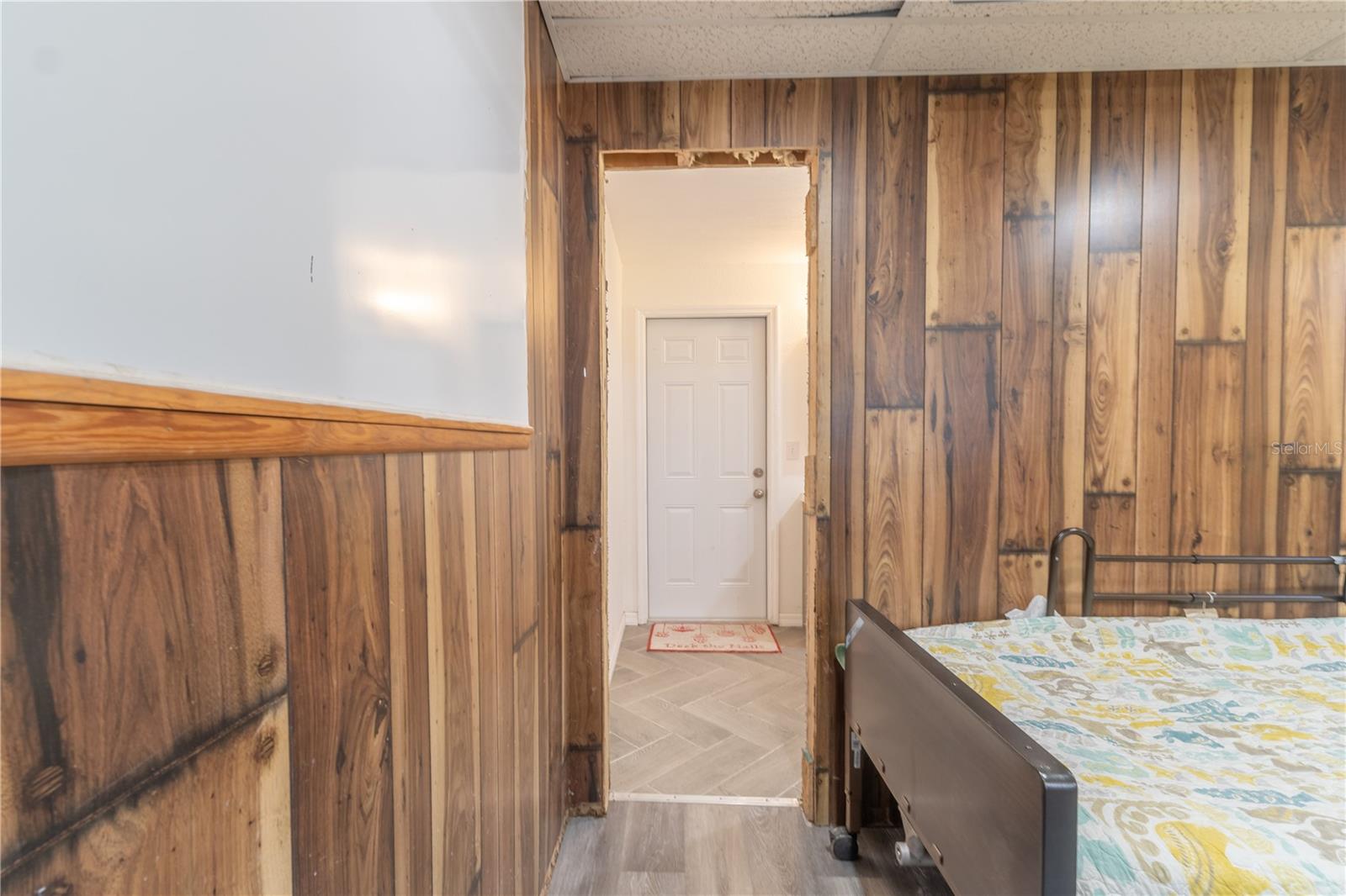 Image 17 of 27 For 733 Hennessee Street