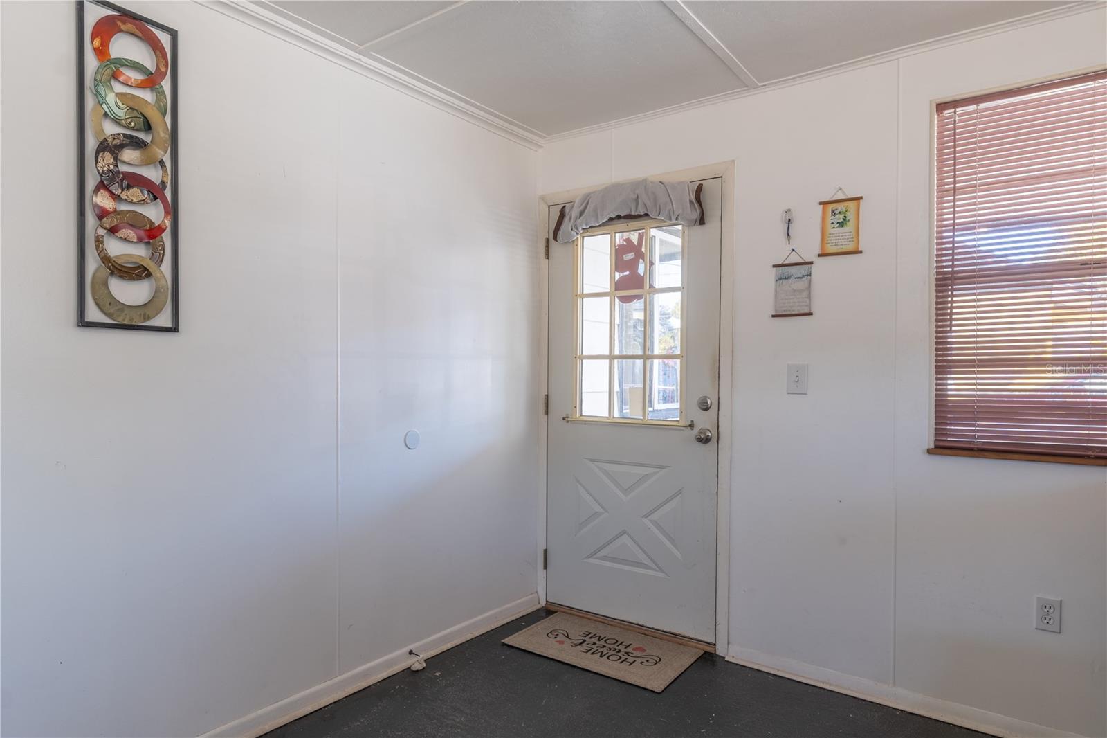 Image 5 of 27 For 733 Hennessee Street