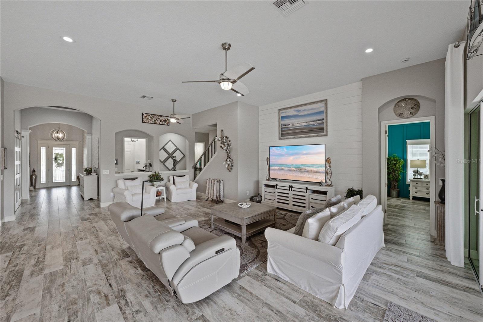 Image 35 of 92 For 6916 Ebb Tide Avenue