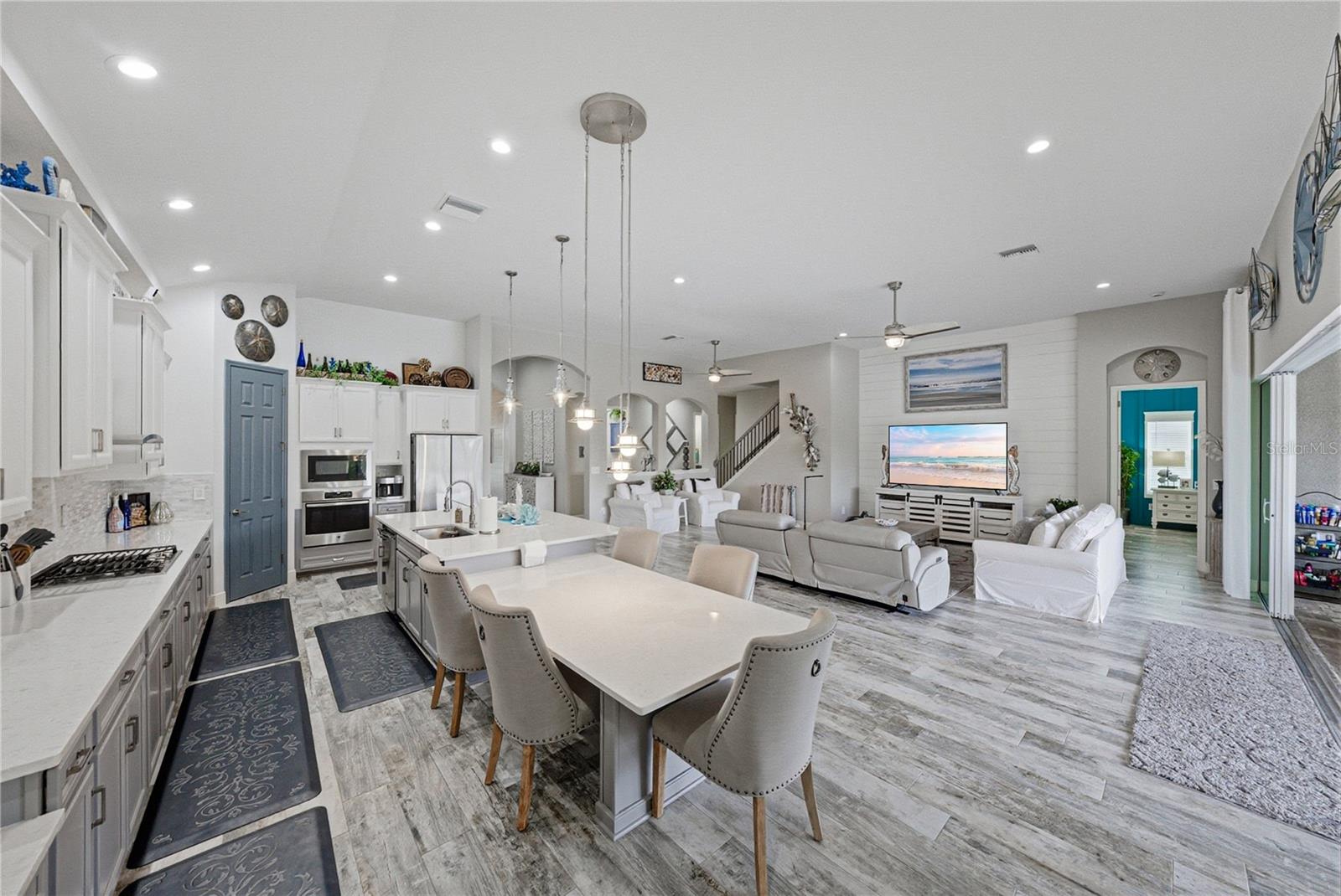 Image 42 of 92 For 6916 Ebb Tide Avenue