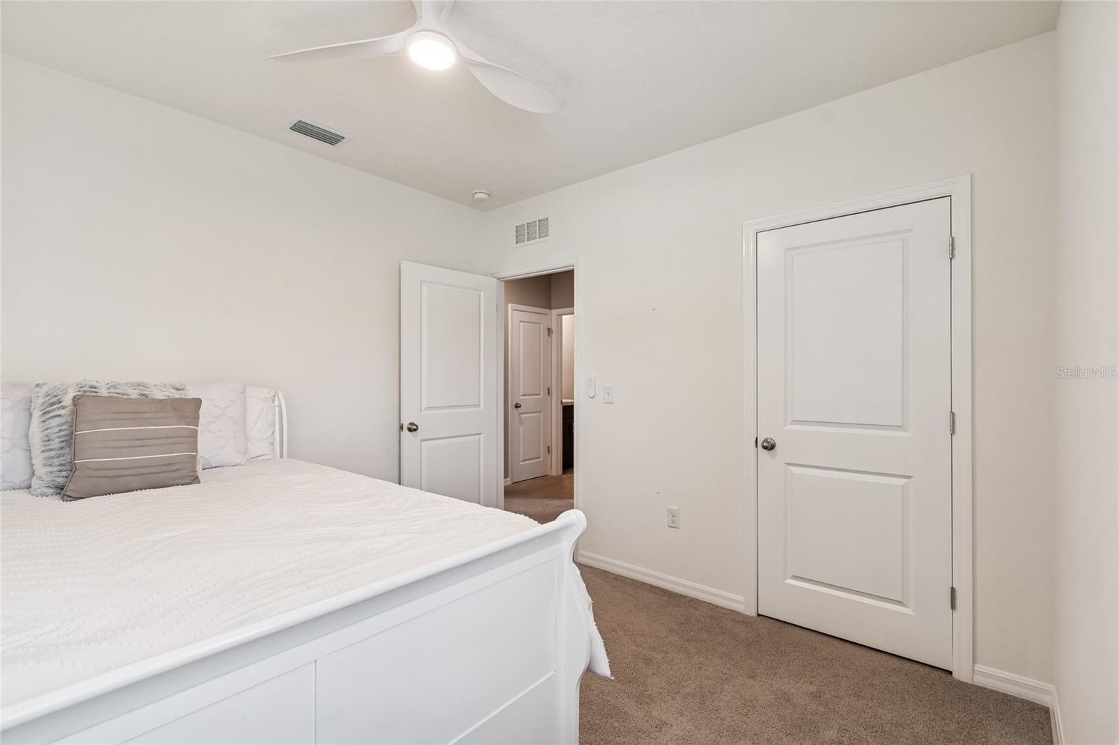 Image 19 of 42 For 5221 Hillside Meadow Place