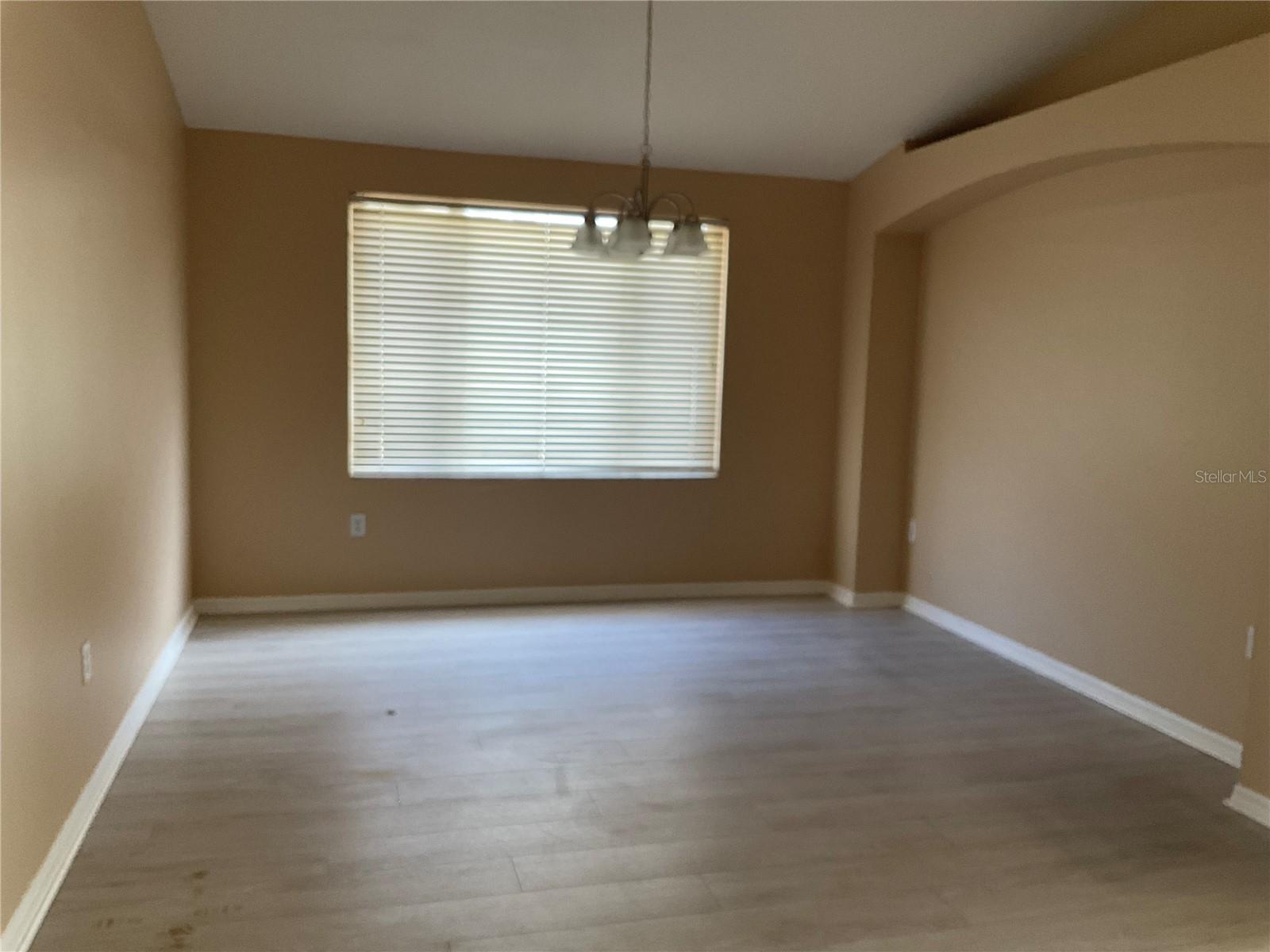 Image 7 of 13 For 2717 Villa Drive