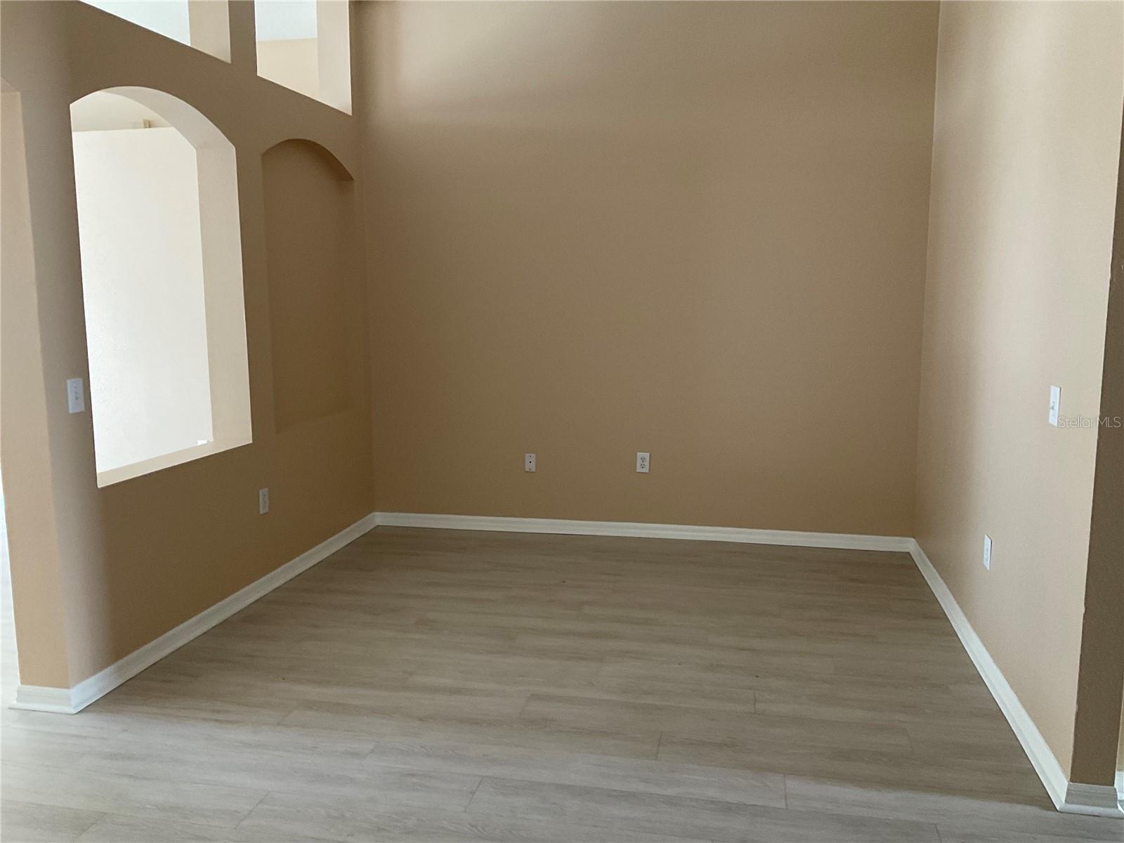 Image 8 of 13 For 2717 Villa Drive