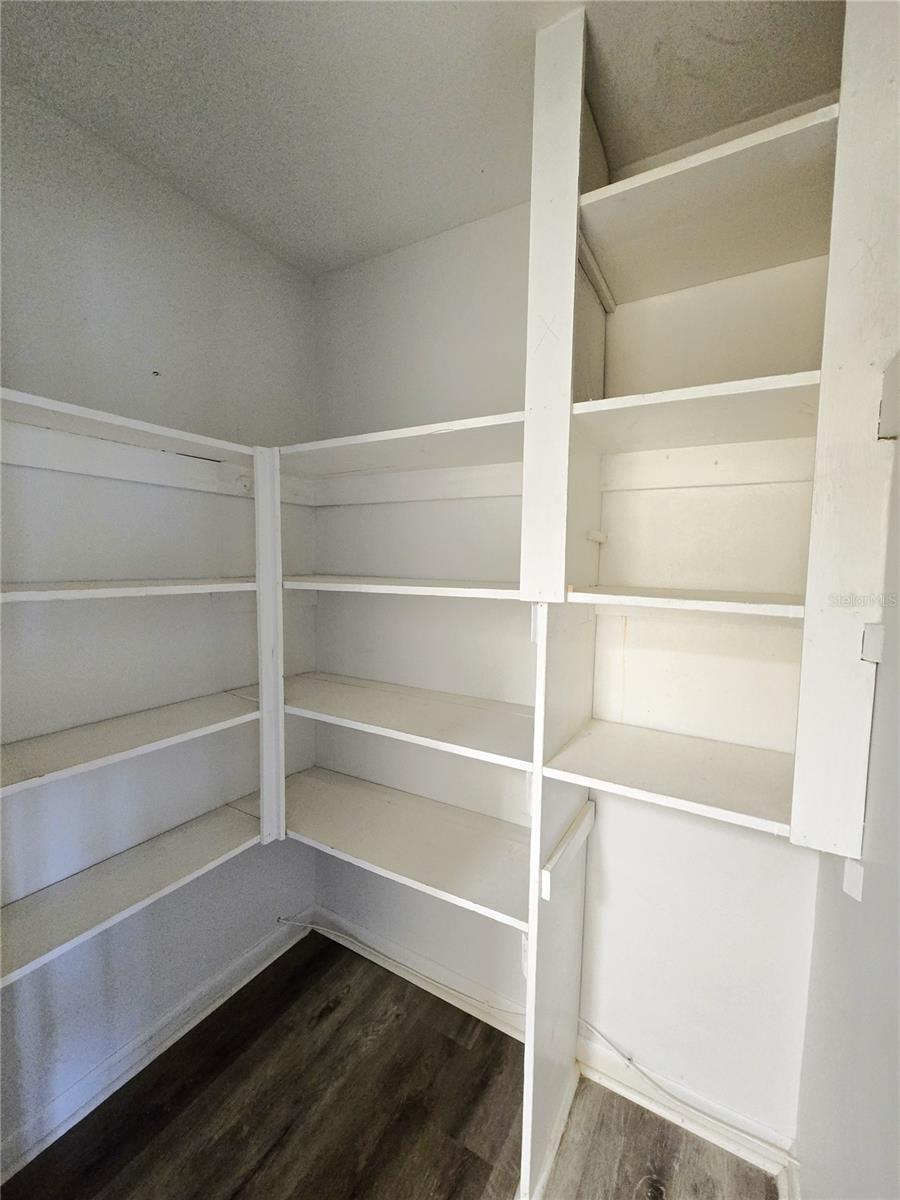 Image 10 of 17 For 2366 Shelley Street 4